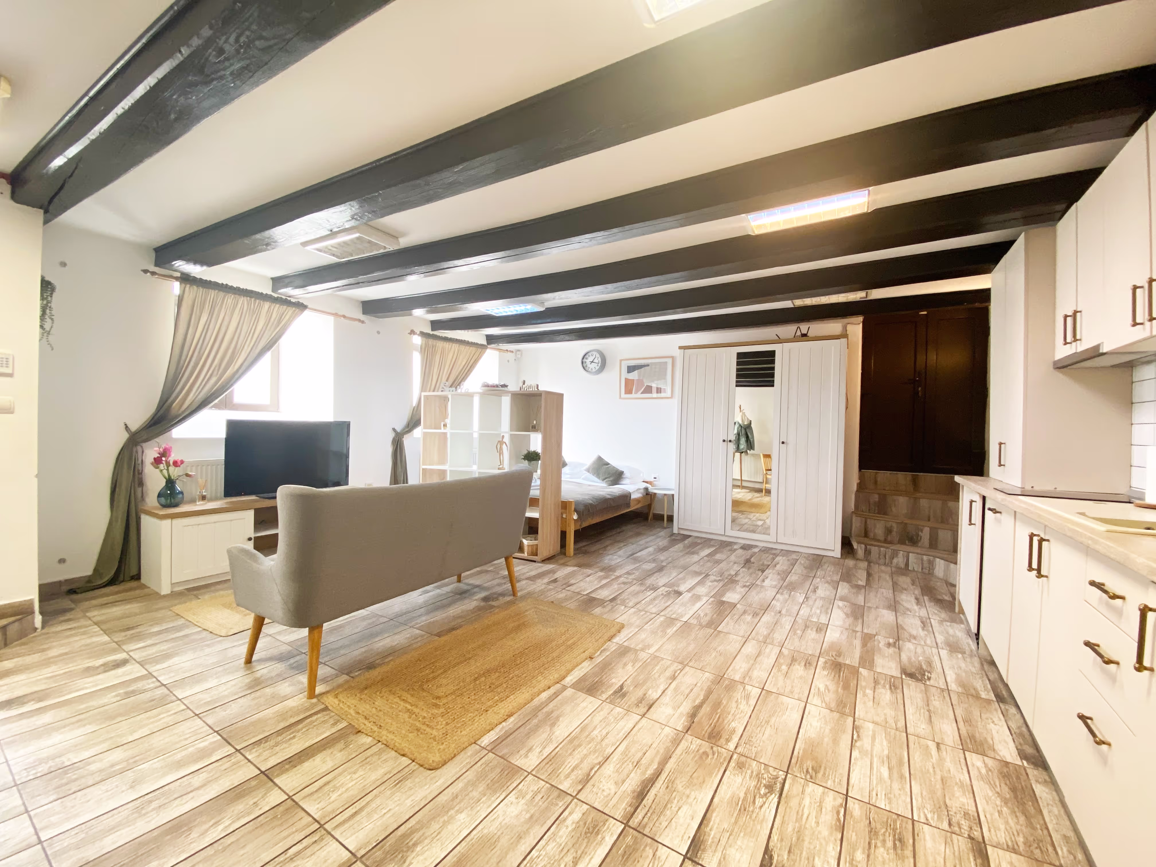 Dormitor într-un studio pentru 2–3 persoane în centrul vechi al Brașovului
