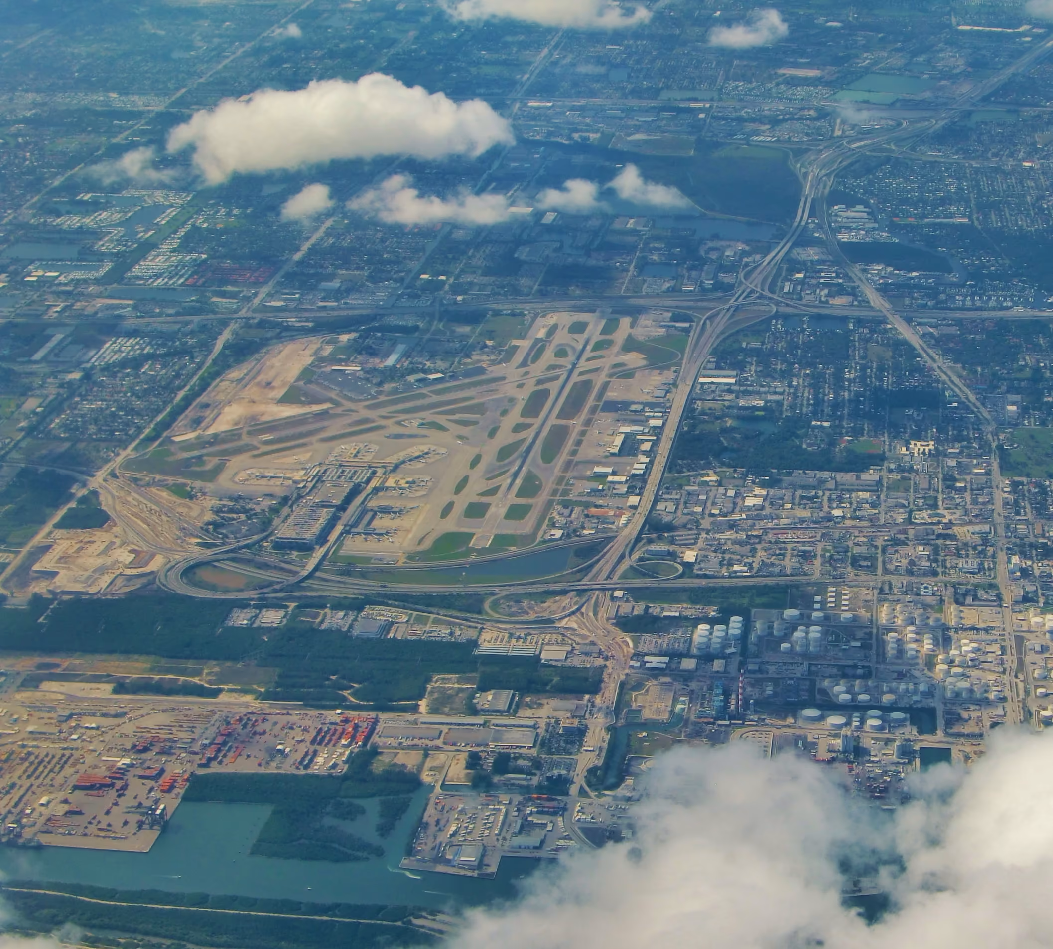 Fort Lauderdale-Hollywood International Airport (FLL)