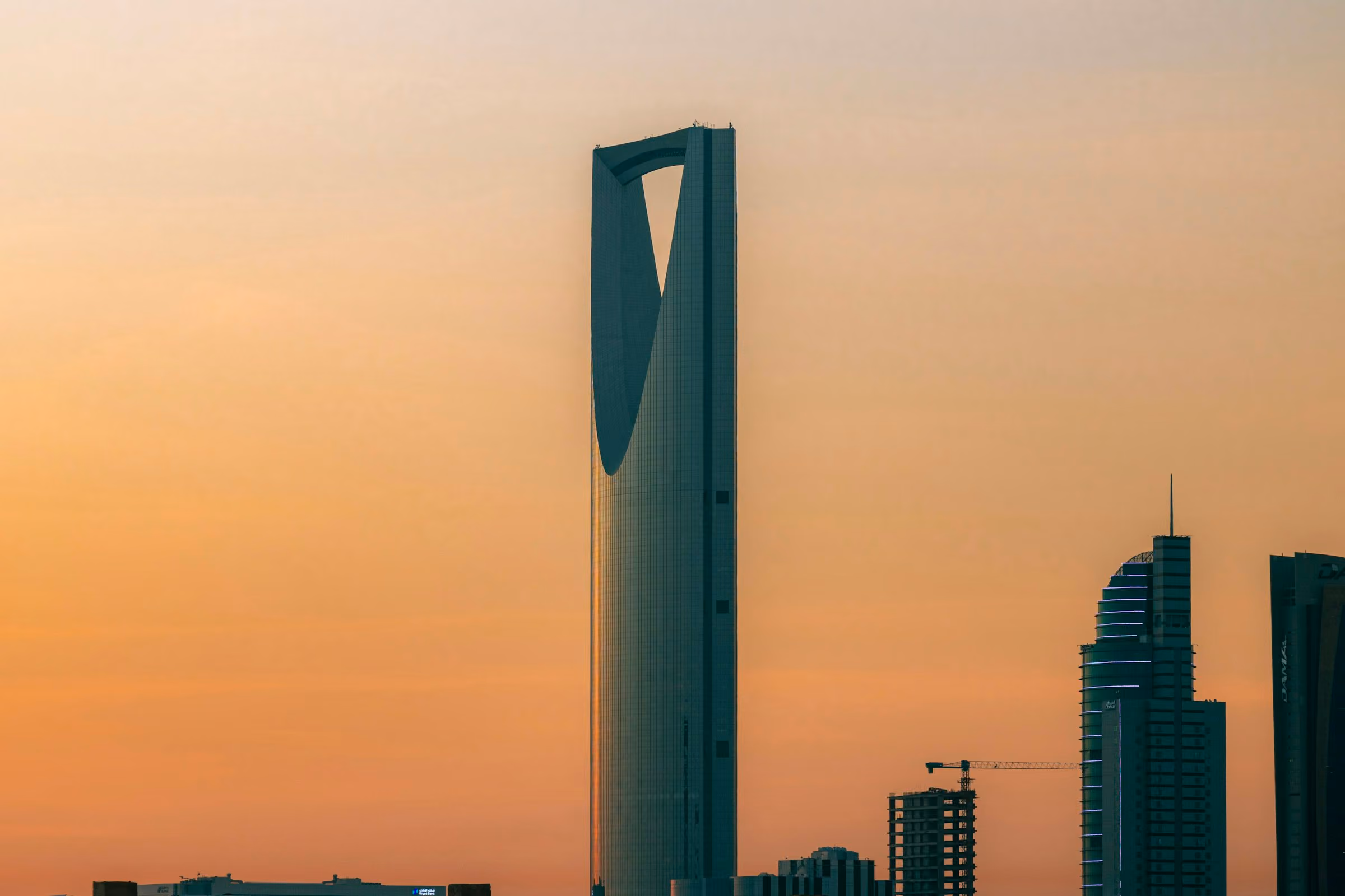 Horizonte de Riad con la torre Kingdom Centre