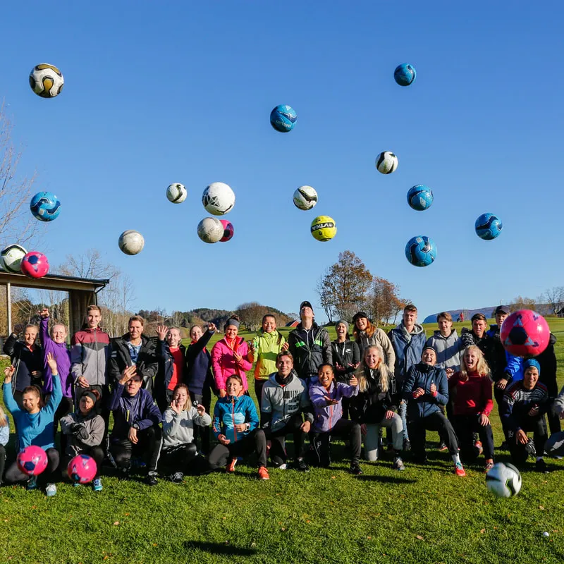 elever kaster ball
