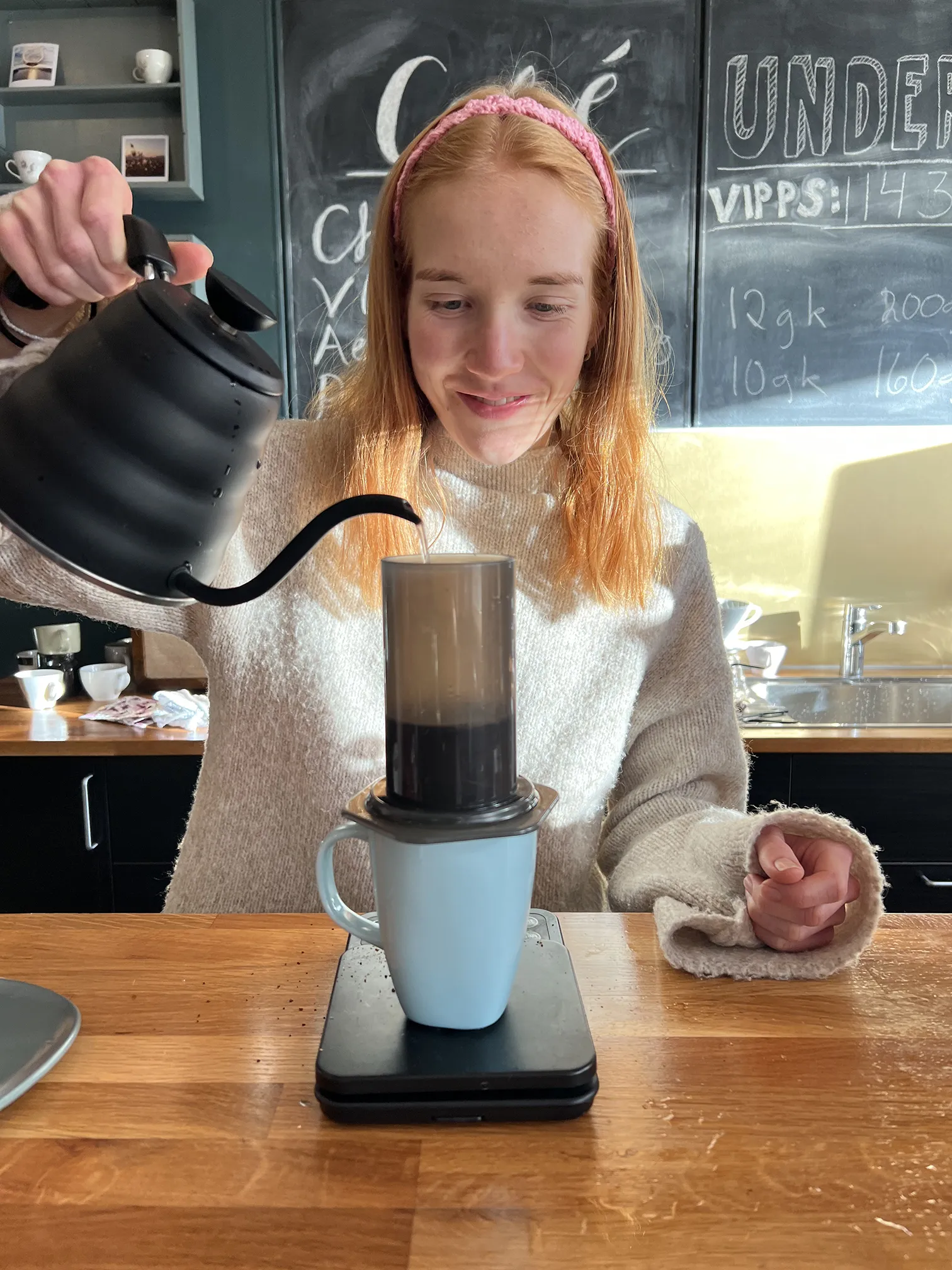 jente heller kaffe
