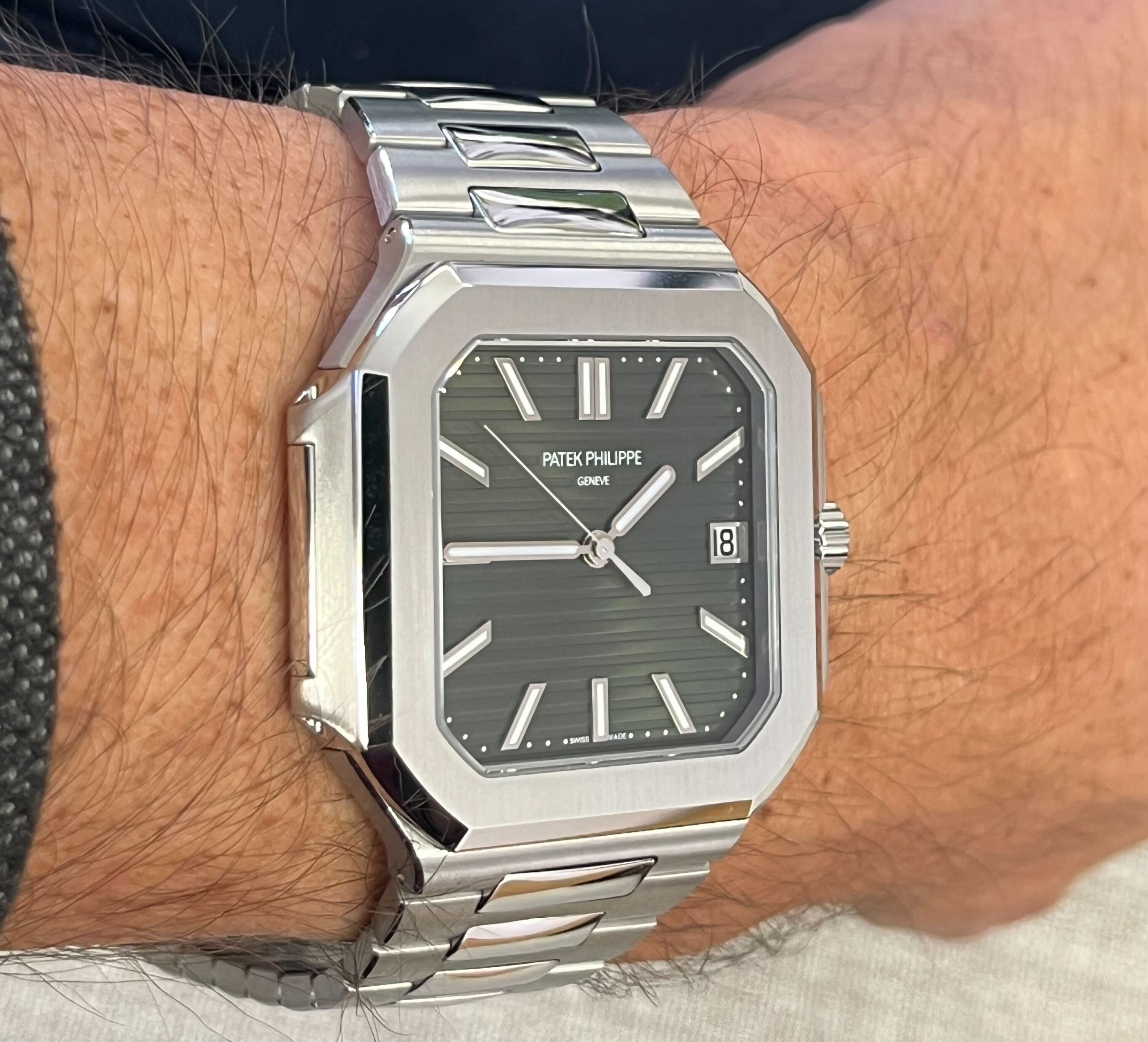 J'ai aimé la légèreté de la version en acier inoxydable sur mon poignet. Ici, le cadran olive paraît gris.