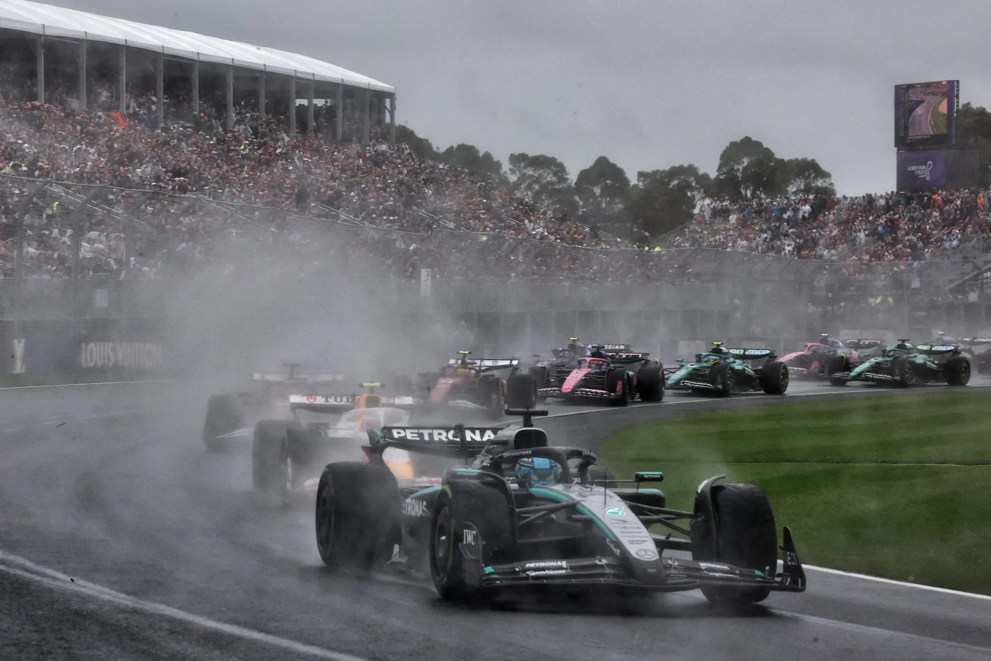 Un Aperçu Profond de la Bataille de Pouvoirs dans les Coulisses de la F1 🏎️