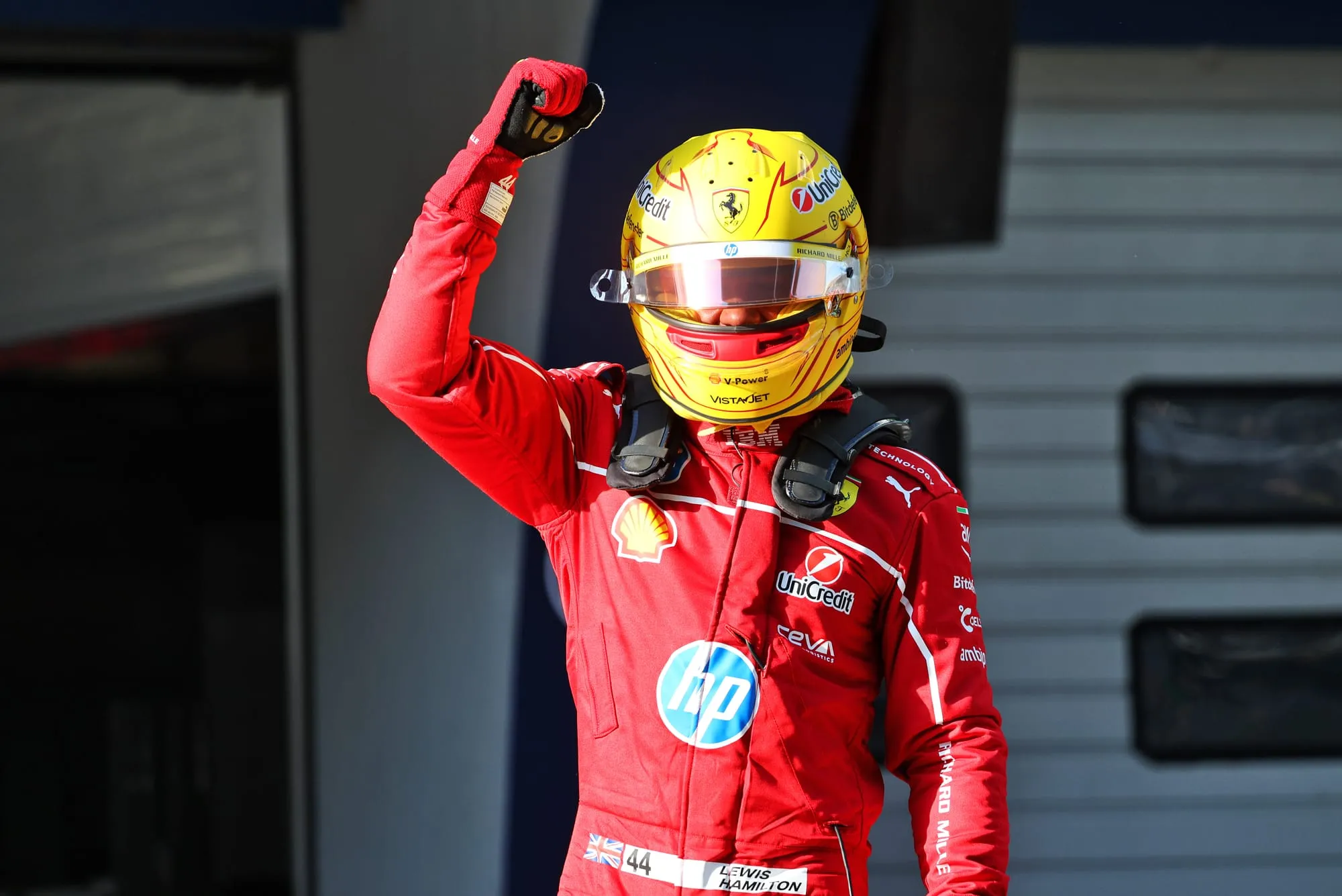 Lewis Hamilton ébahi par sa pole position en Formule 1 avec Ferrari 😮
