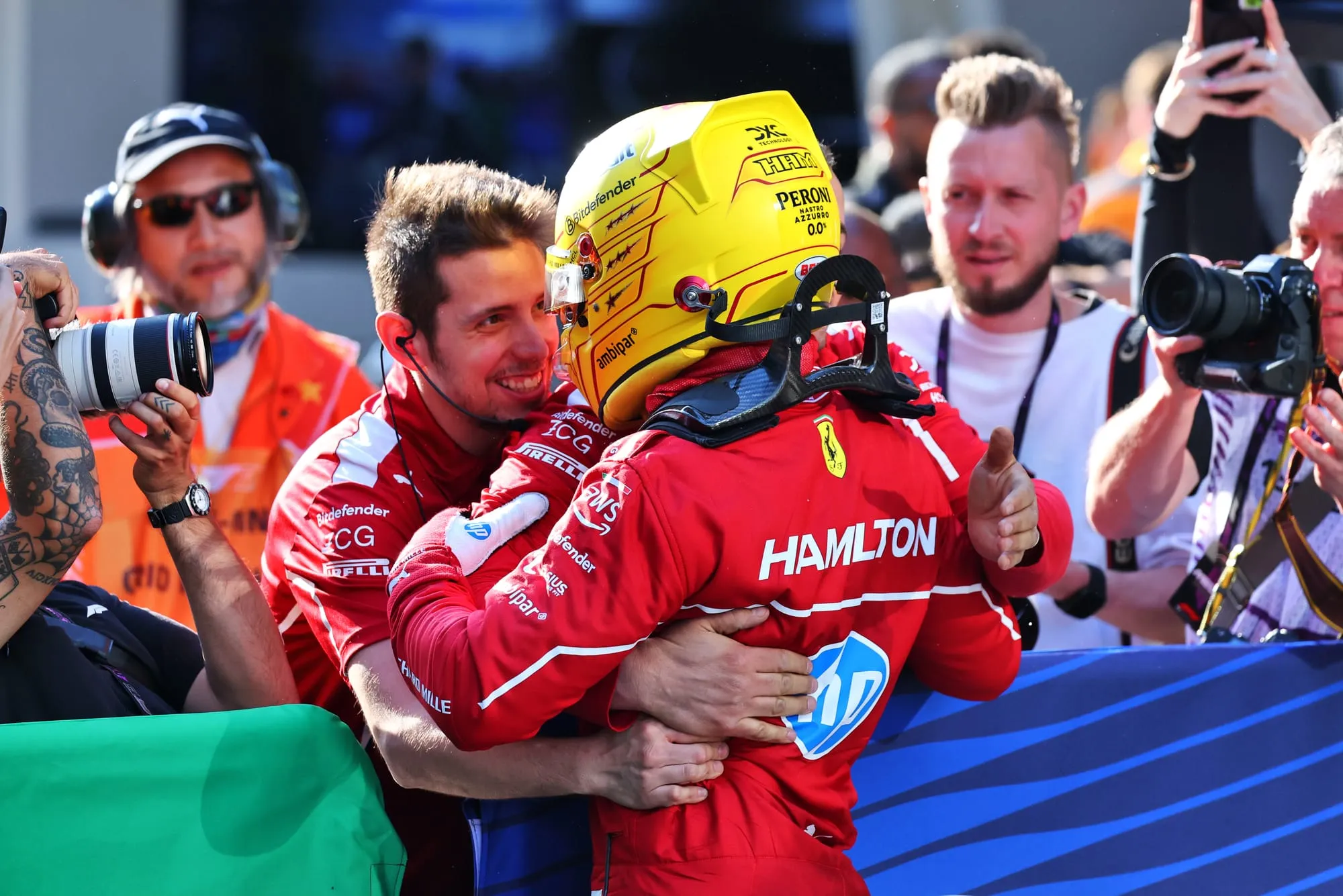 Une Percée Inattendue : Hamilton Propulse Ferrari en Pole Position 🎯