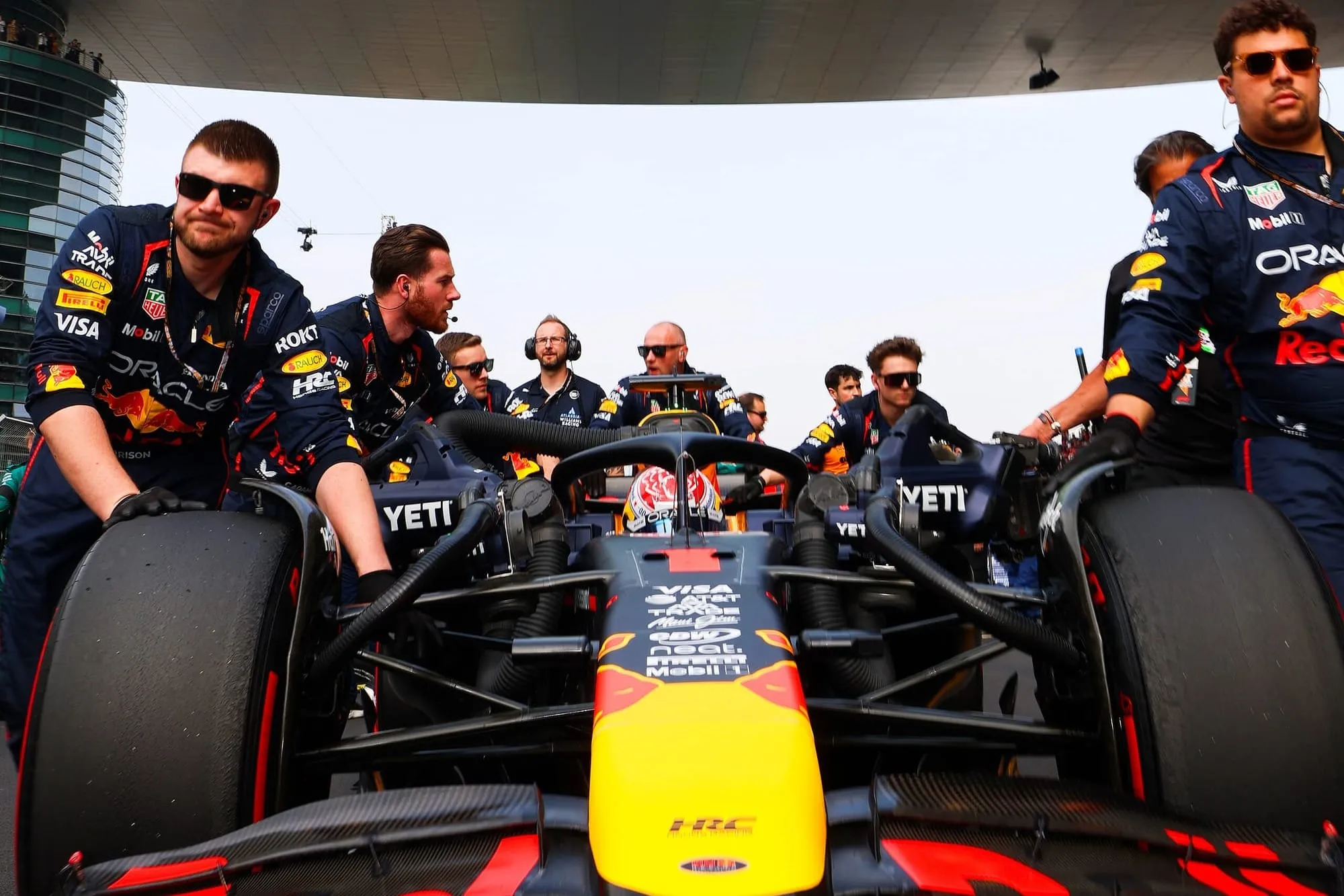 Décryptage: Les Défis Cachés de Red Bull en 2025 🏎️