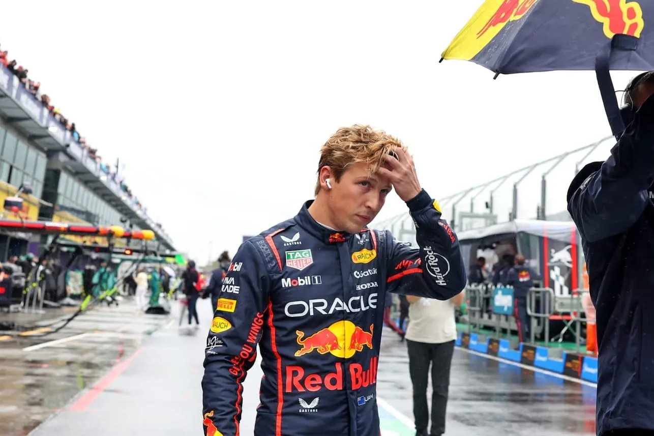 Pourquoi Red Bull a-t-il décidé de changer de pilotes de F1 dès le début de la saison 2025 ? 🤔