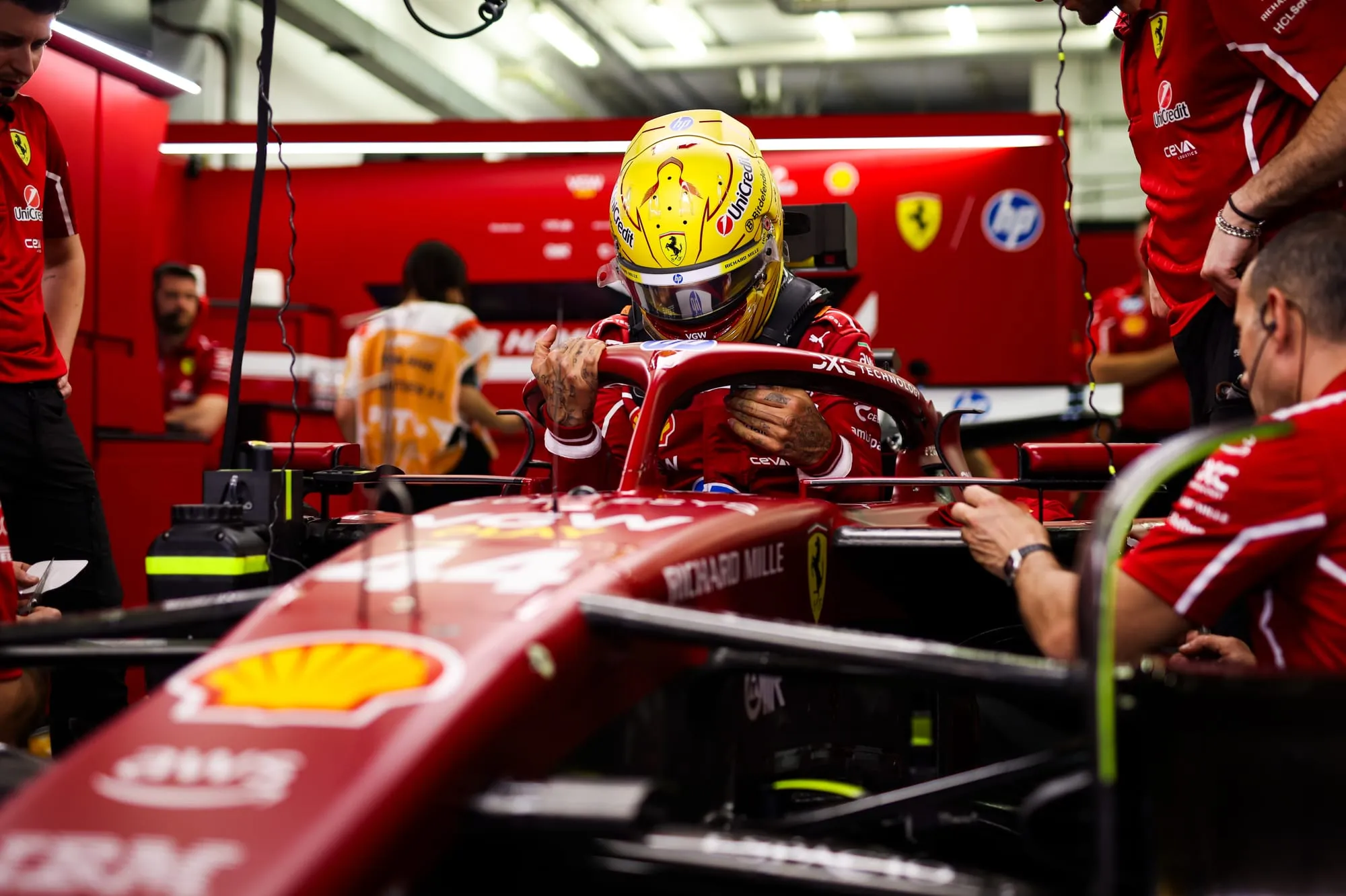 Lewis Hamilton en difficulté chez Ferrari : La fin d'une lune de miel prometteuse ?