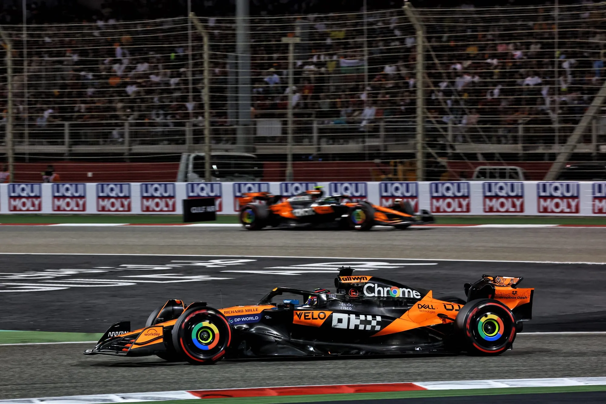 Grand Prix de Bahreïn 2025 : Piastri s'impose, tensions chez McLaren, Red Bull et Mercedes en difficultés