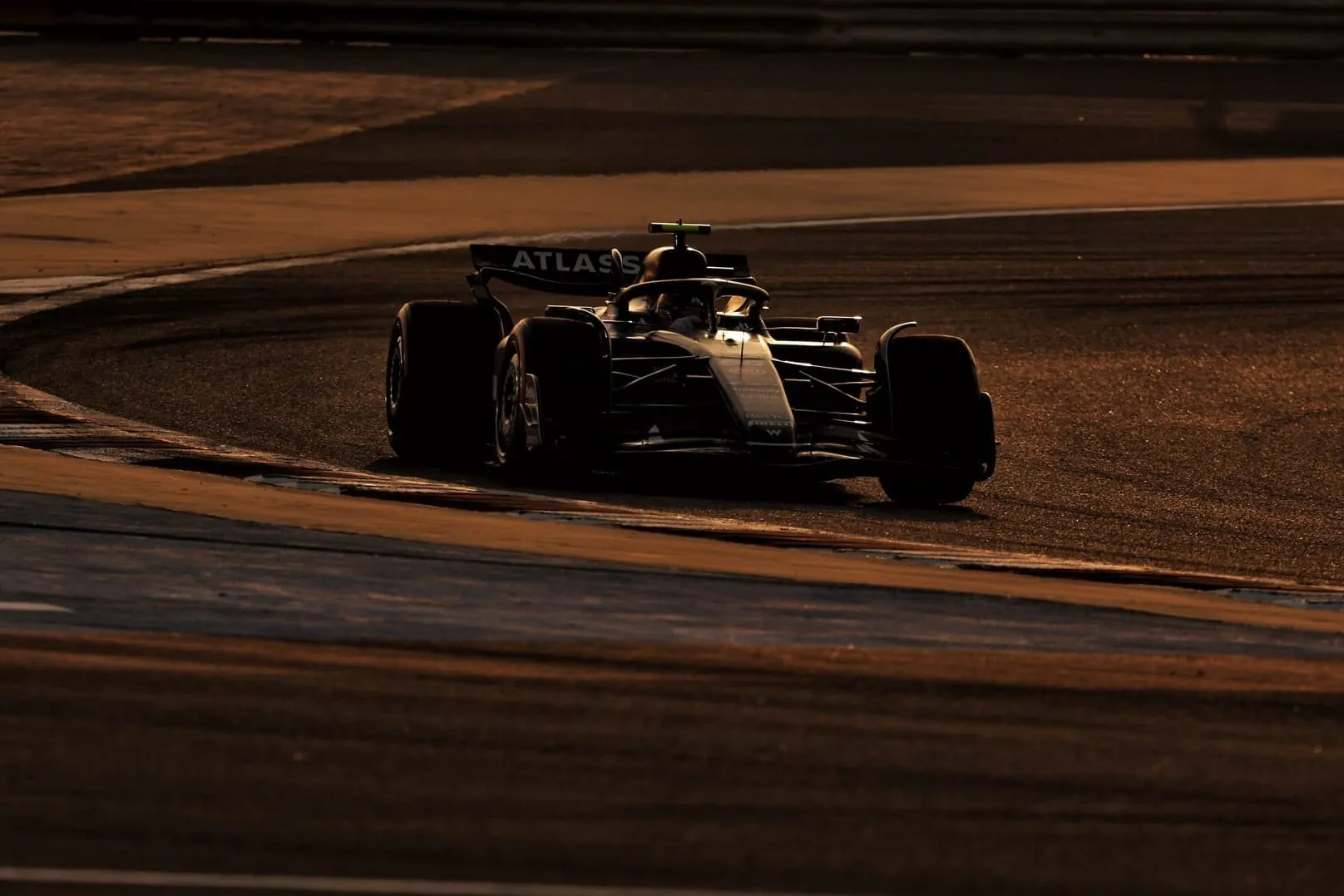 Comment le style de conduite de Carlos Sainz révèle une faiblesse profonde chez Williams 🏎️