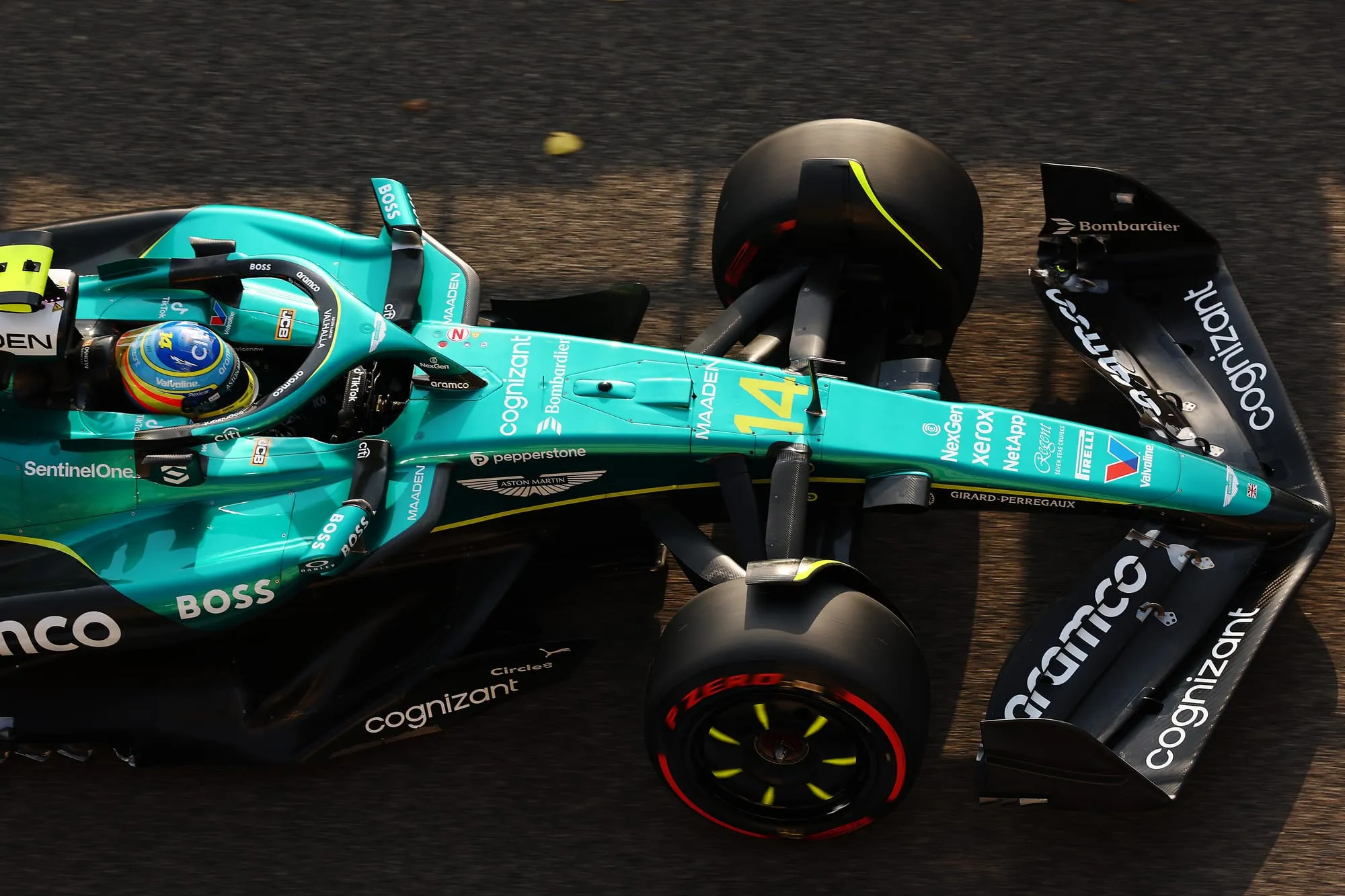 Comment Adrian Newey peut transformer les performances d'Aston Martin dès 2025 🚀