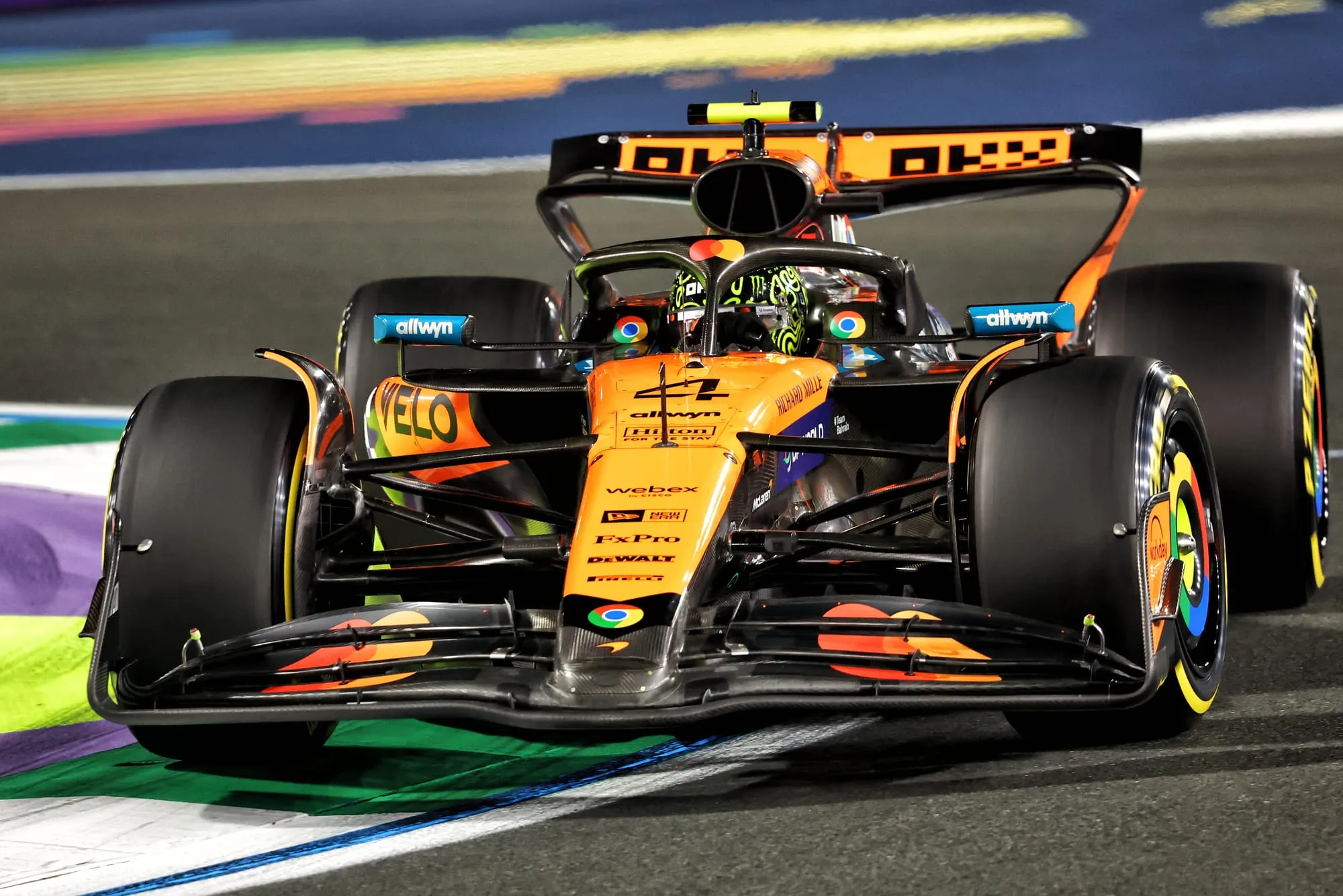 Technique McLaren : Comment un virage coupé par Norris révèle les secrets du pilotage à Djeddah 🚀🏎️