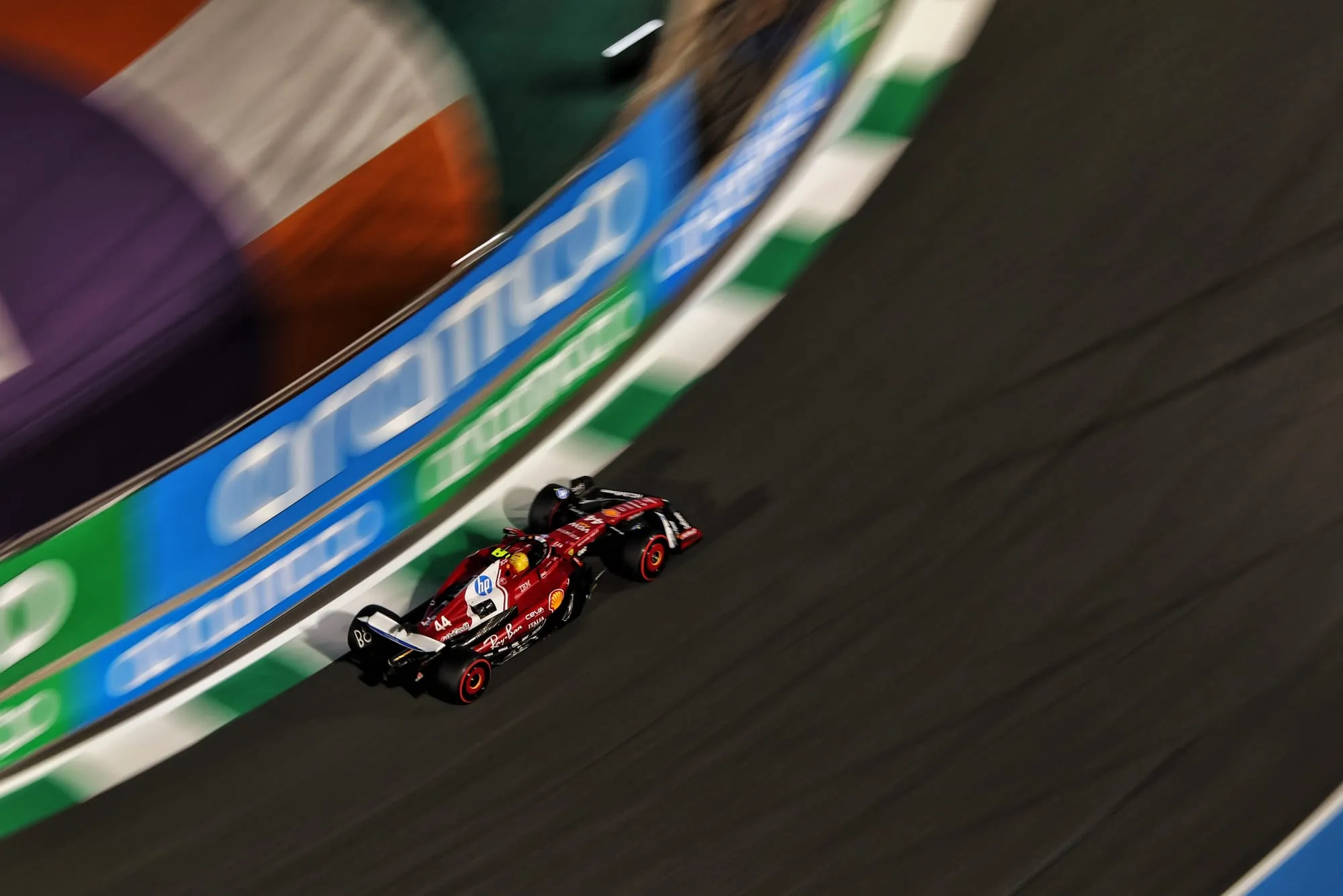 🏎️ Lewis Hamilton en difficulté avec Ferrari : Comment expliquer ce manque d'alchimie ?