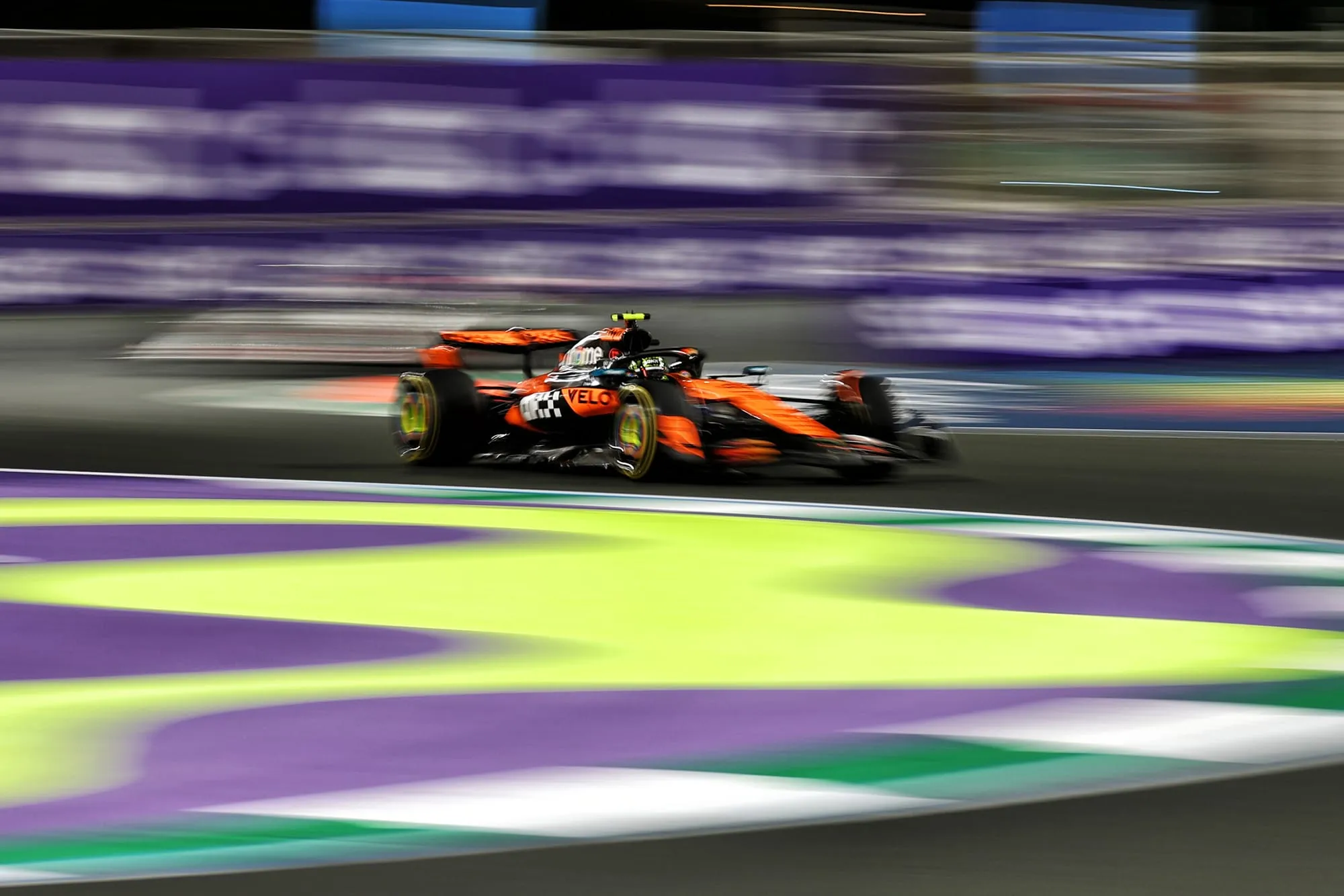 F1 : Lando Norris en difficulté avec la McLaren, analyse d'un week-end chaotique à Djeddah 🏎️💥