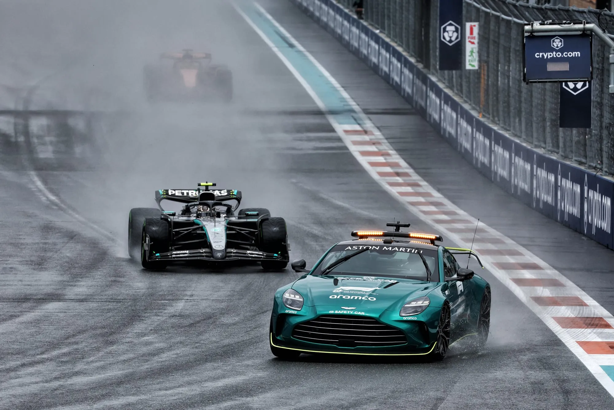 🏎️ Sprint de Miami retardé : la pluie bouleverse le programme de la Formule 1 🌧️