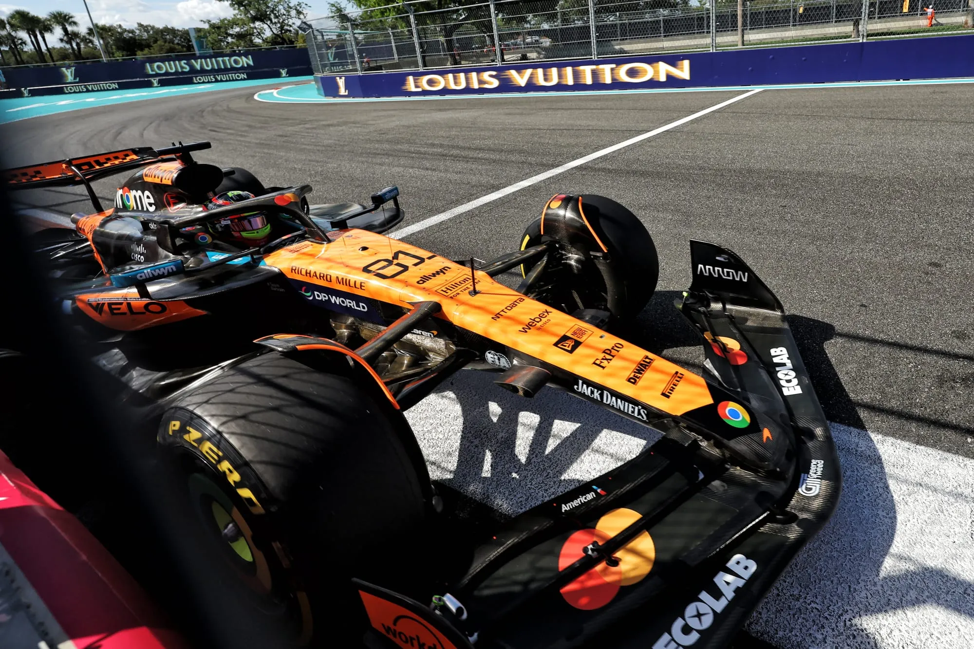 Pourquoi la McLaren souffre en qualifications malgré sa vitesse de pointe 🏎️🔥