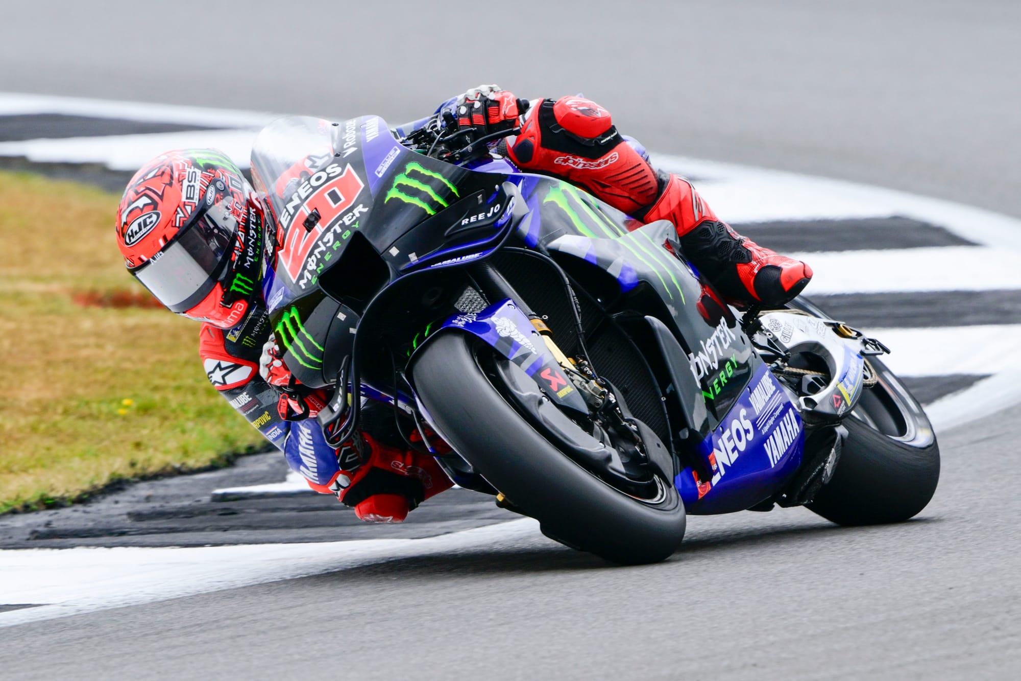 MotoGP Silverstone 2025 : Quartararo en pole, Marquez en difficulté ! 🏍️🇬🇧