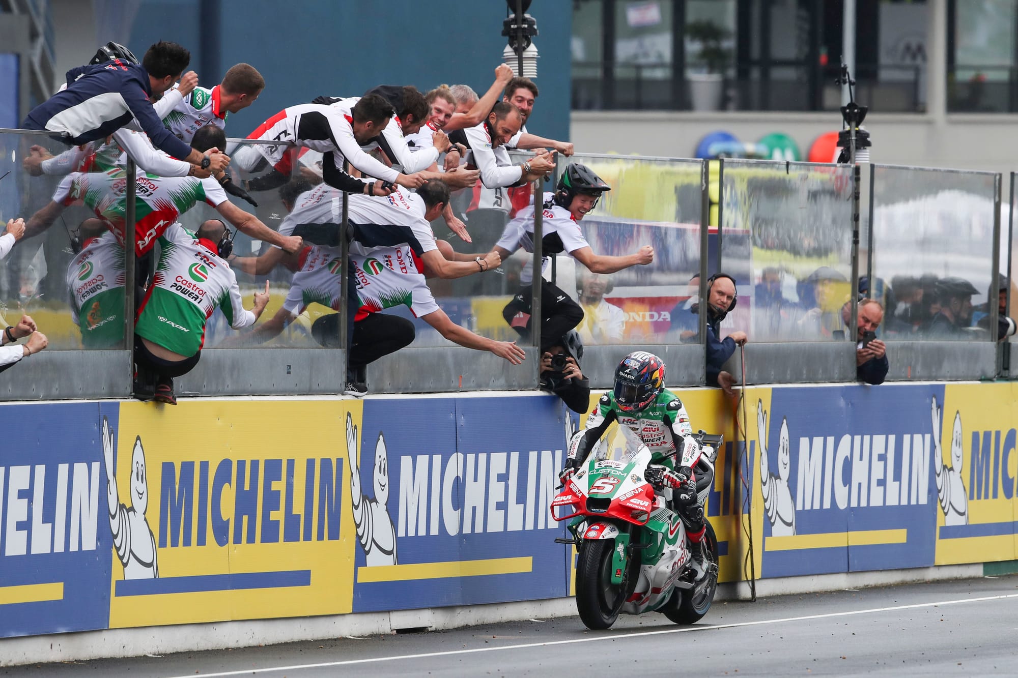 Zarco dominant les pilotes d'usine Honda en MotoGP