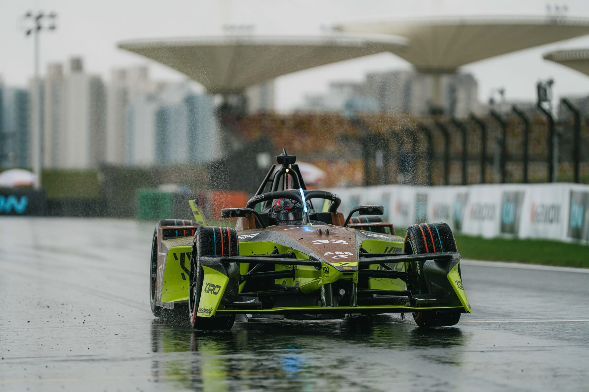 Dan Ticktum en course - dilemme en Formule E