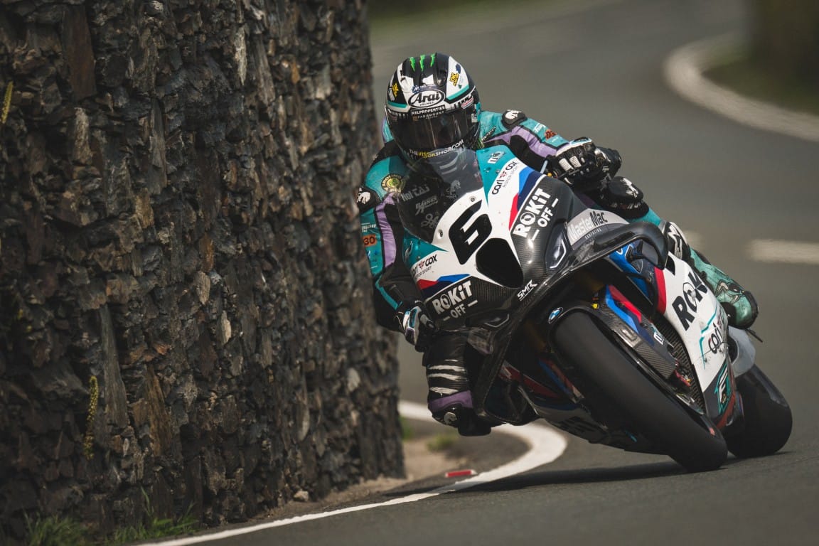 😲 Quand les stars du MotoGP admirent l'incroyable audace des pilotes du Isle of Man TT