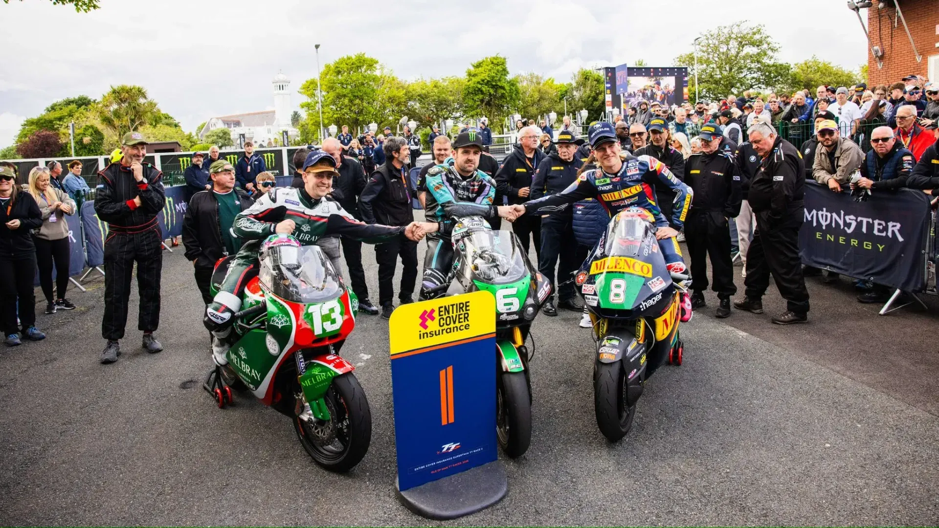 Isle of Man TT 2025 : Records explosés et émotions fortes, découvrez tous les résultats ! 🏍️🏆