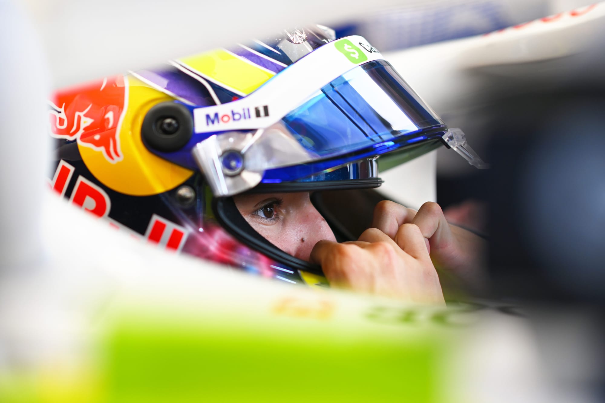 Isack Hadjar Prêt pour Red Bull ? 🚀 Le défi d'un jeune pilote face à Verstappen