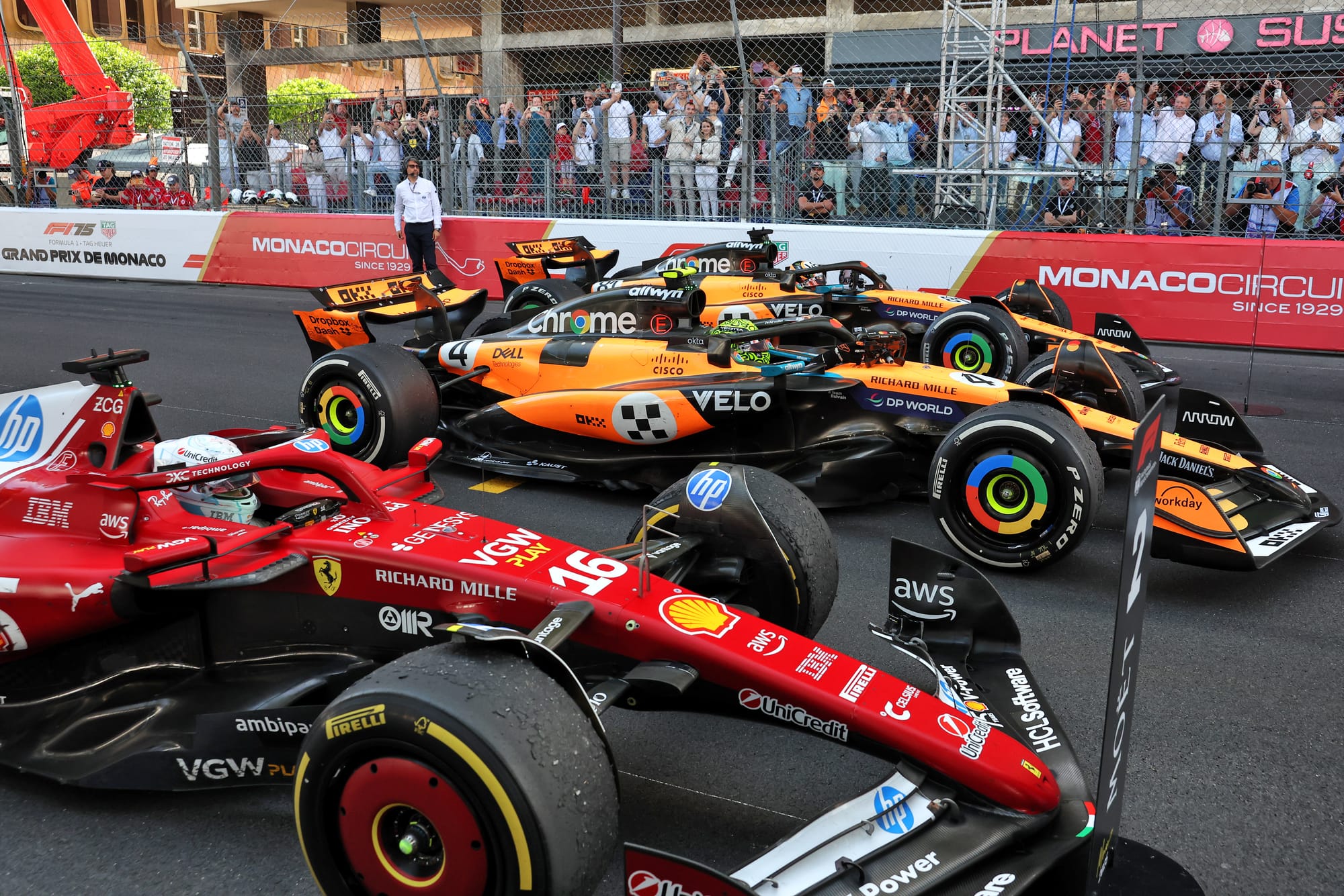 🏎️ Ferrari : Pourquoi la domination de McLaren masque les vrais enjeux de la Formule 1 en 2025 ?