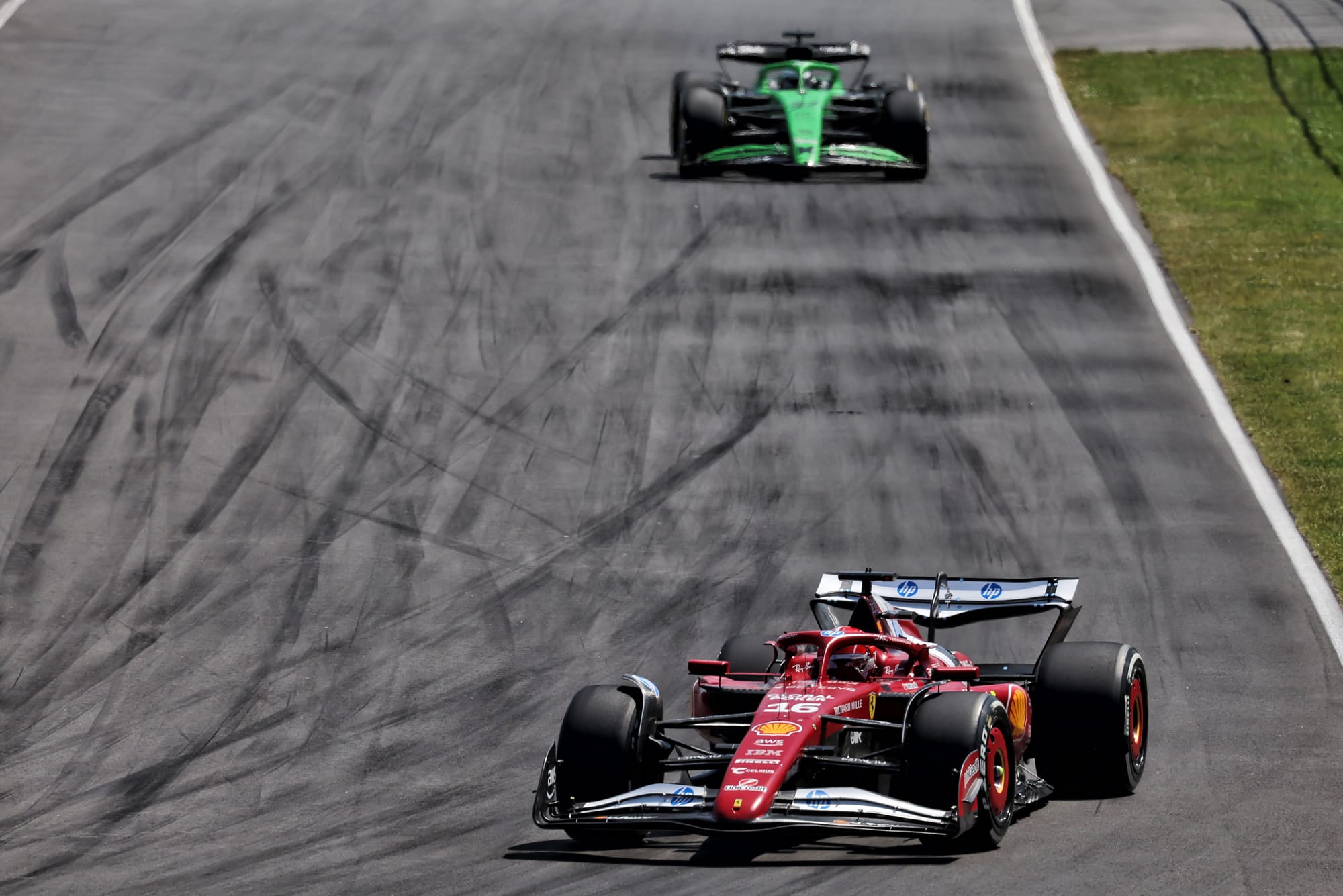 Charles Leclerc pensif après la course au Canada