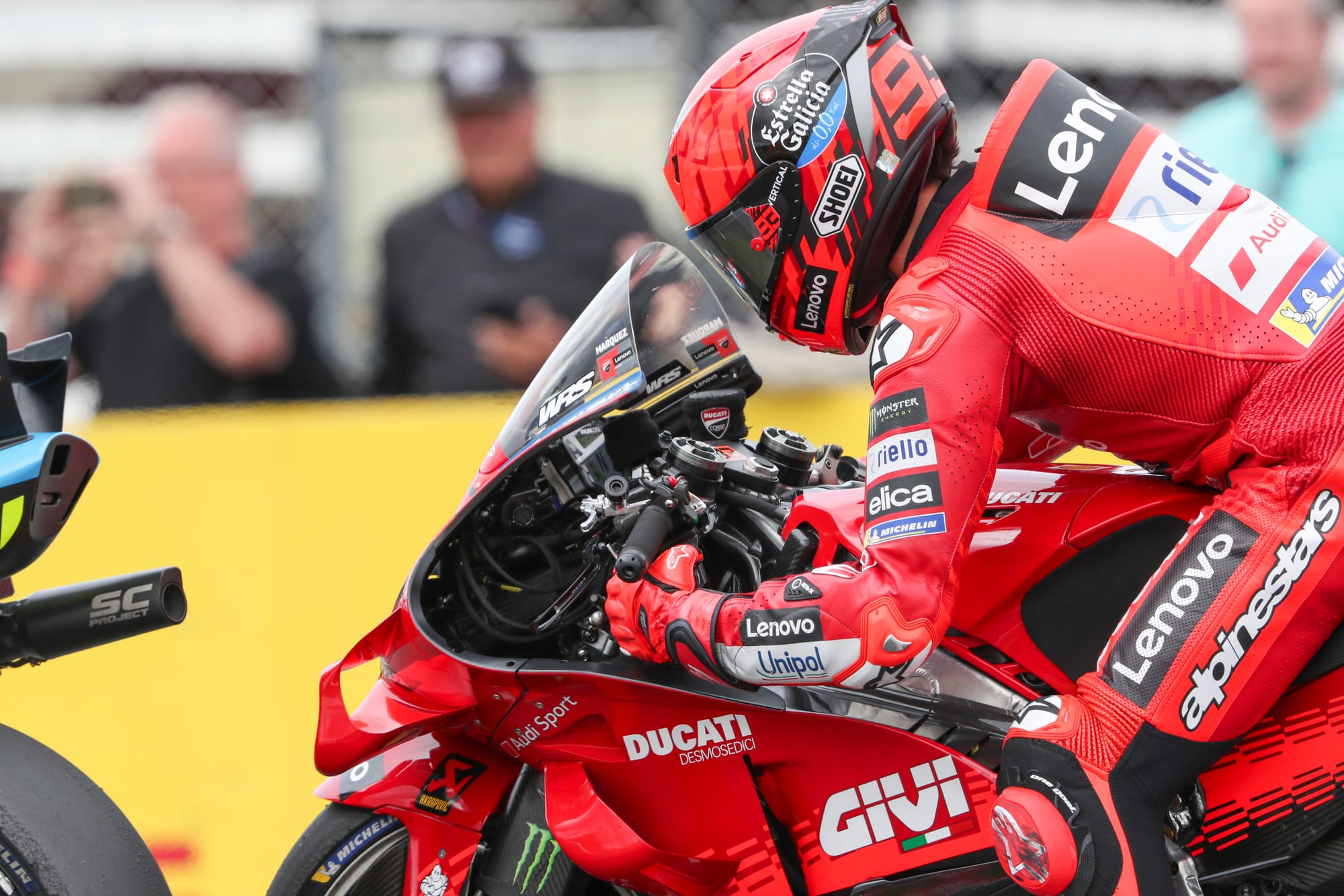 Marc Márquez chute deux fois à Assen 🏍️😱 : Retour sur une journée mouvementée pour le champion !