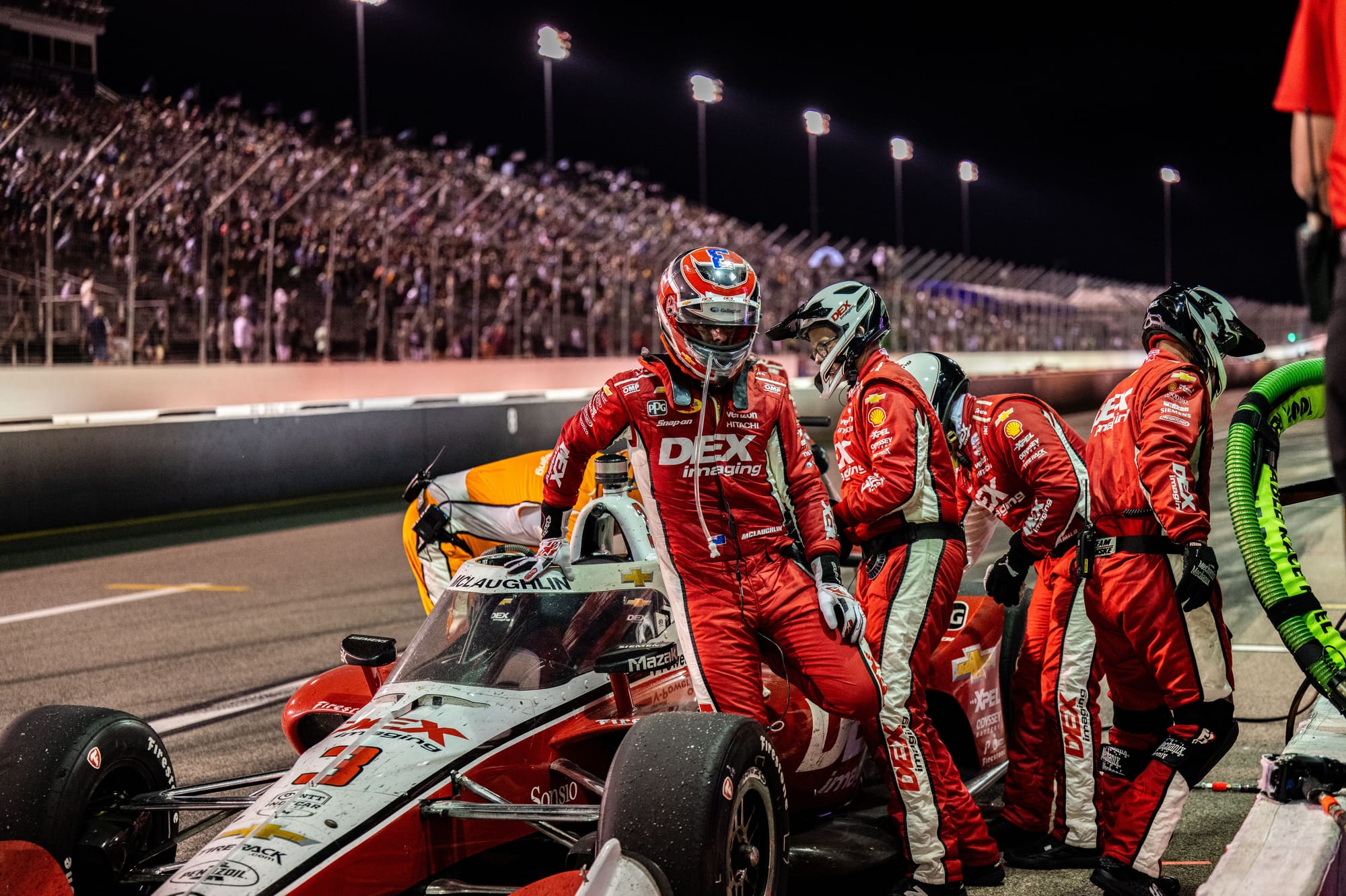 Scott McLaughlin dans le moment clé du Team Penske