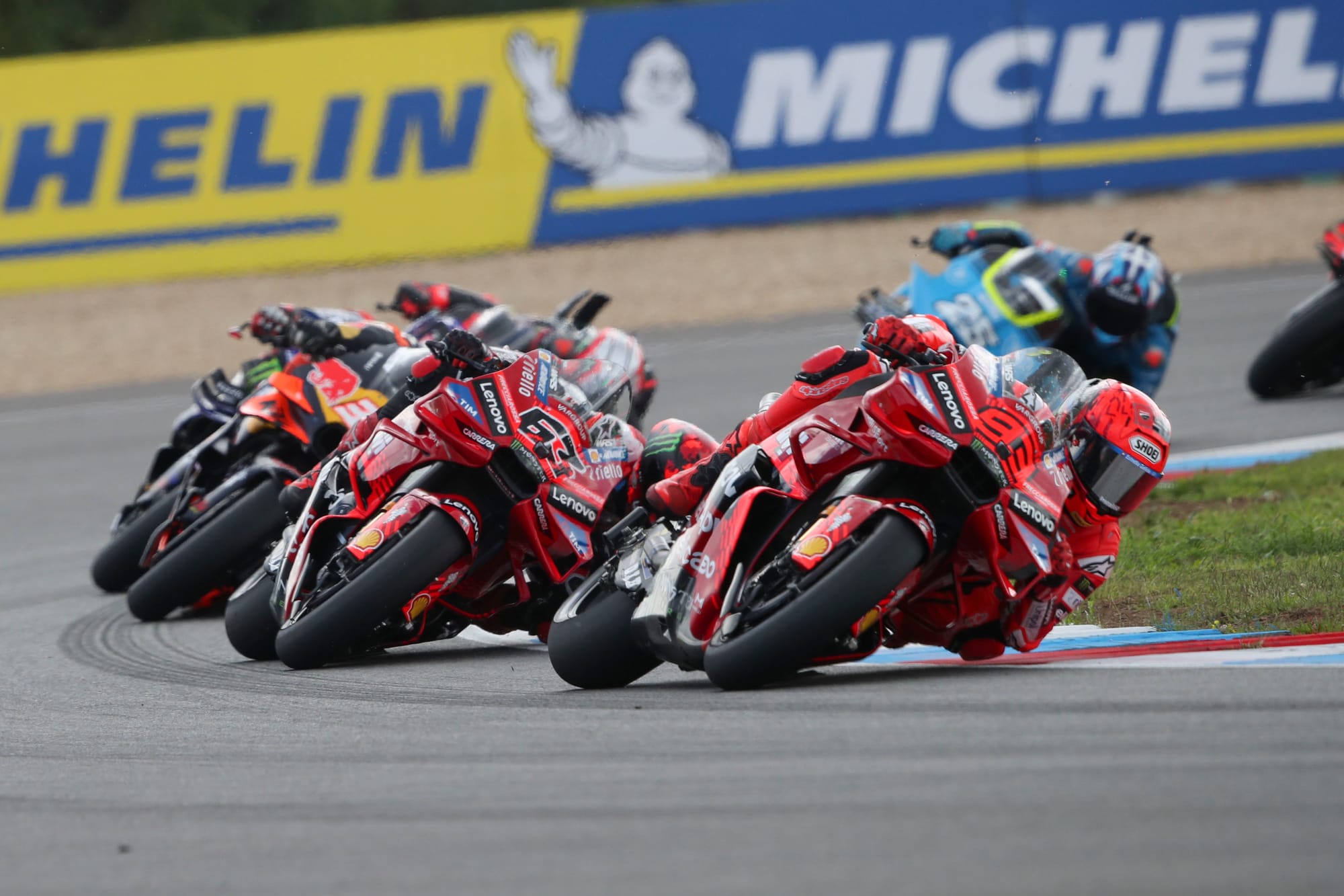 Marc Marquez triomphe à Brno : Une Sprint Race MotoGP pleine de rebondissements