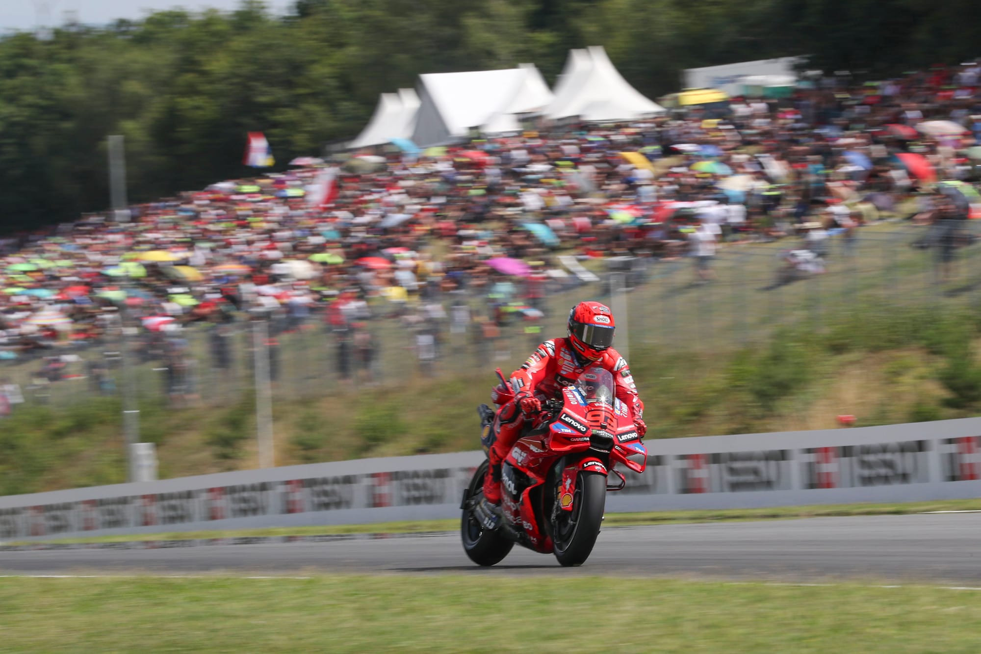 Marc Marquez signe une cinquième victoire consécutive en MotoGP : domination totale à Brno