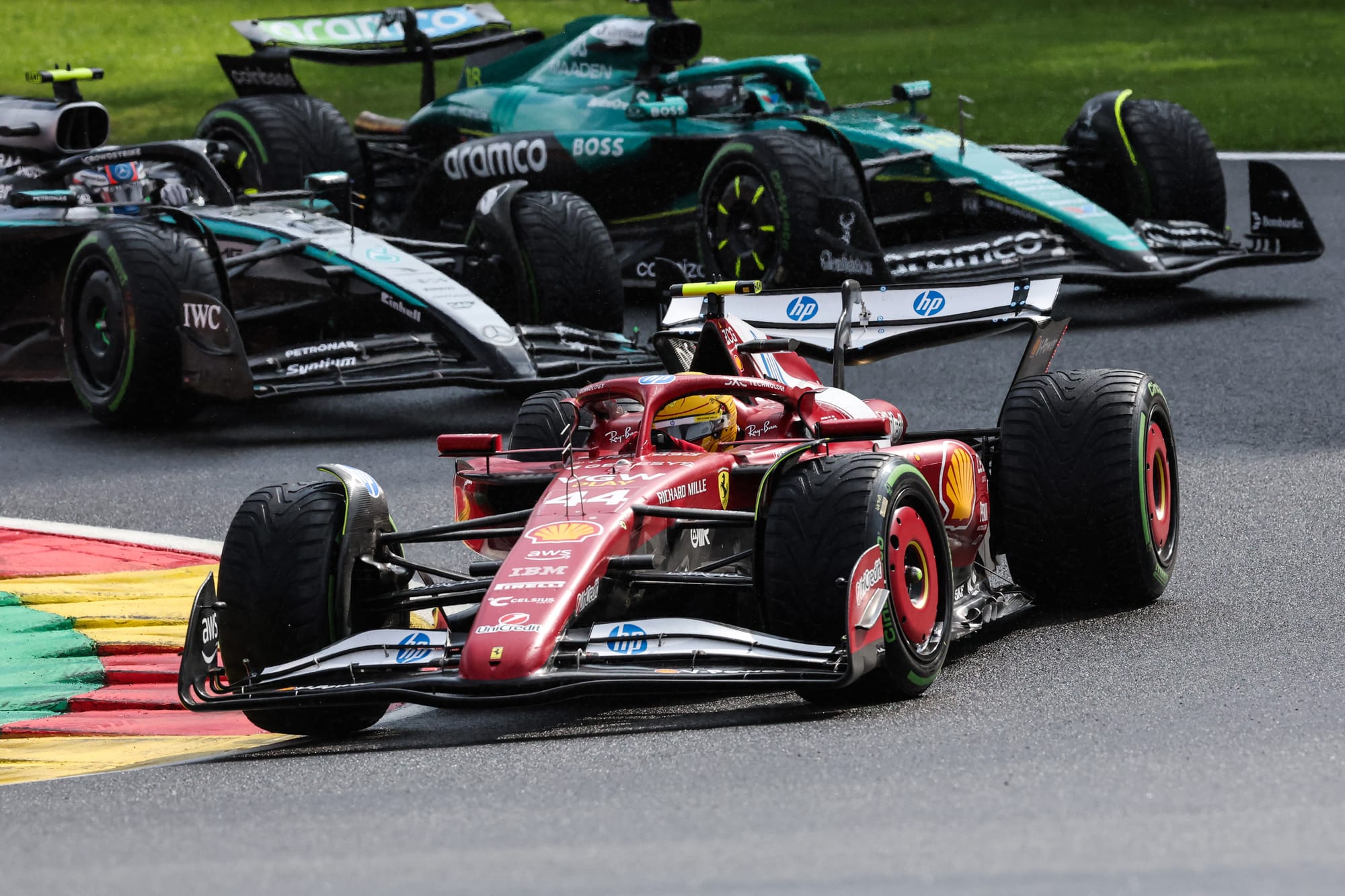 Hamilton et Ferrari : Un Nouveau Départ Technique au Grand Prix de Belgique 🚀
