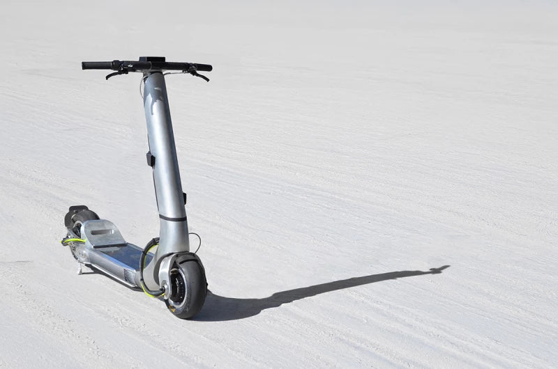 F1-INSPIRED E-SCOOTER: THE TURBO THAT OUTPACES A TESLA MODEL 3