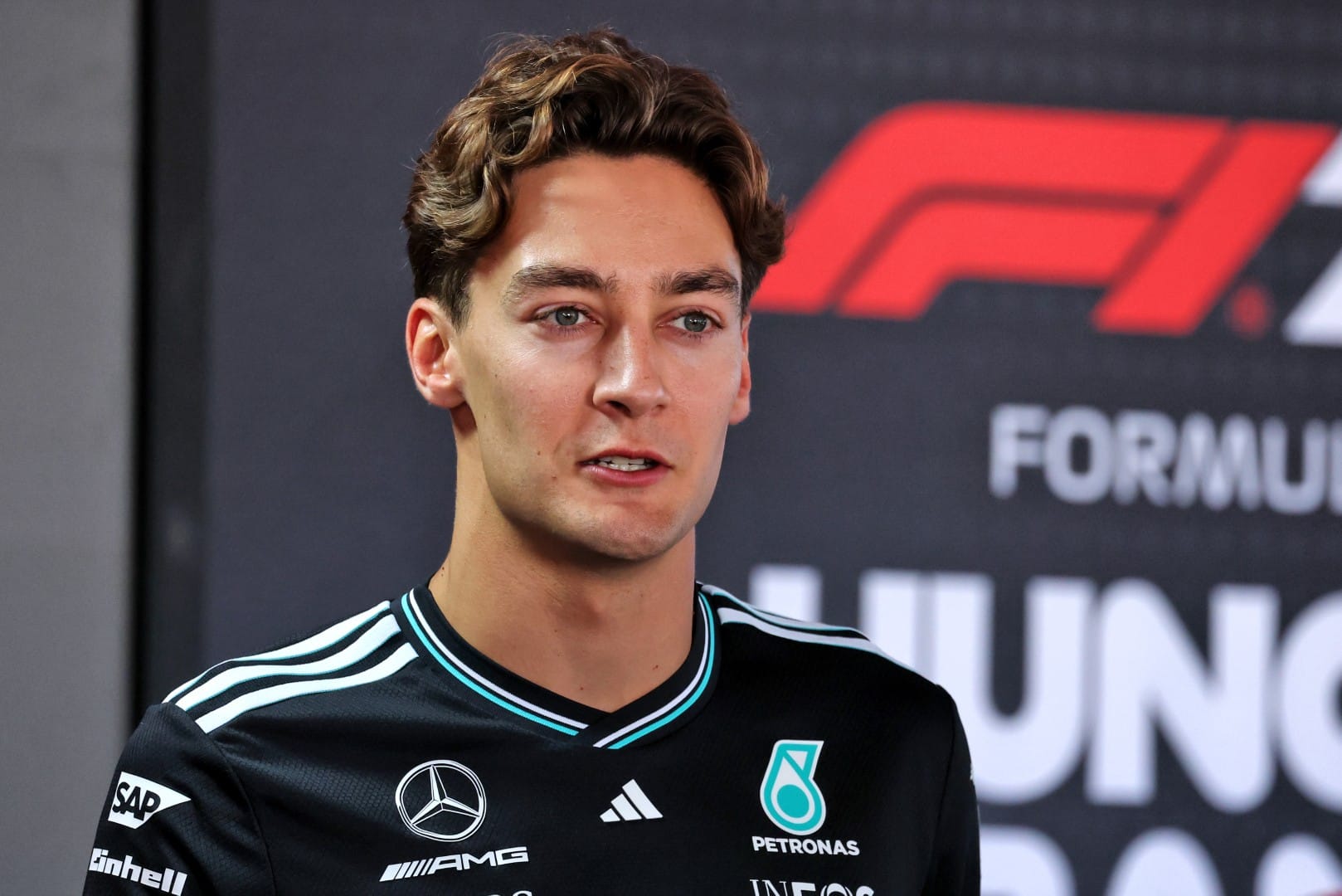 Russell et Mercedes : Les dessous de la menace Verstappen pour 2026 🏎️