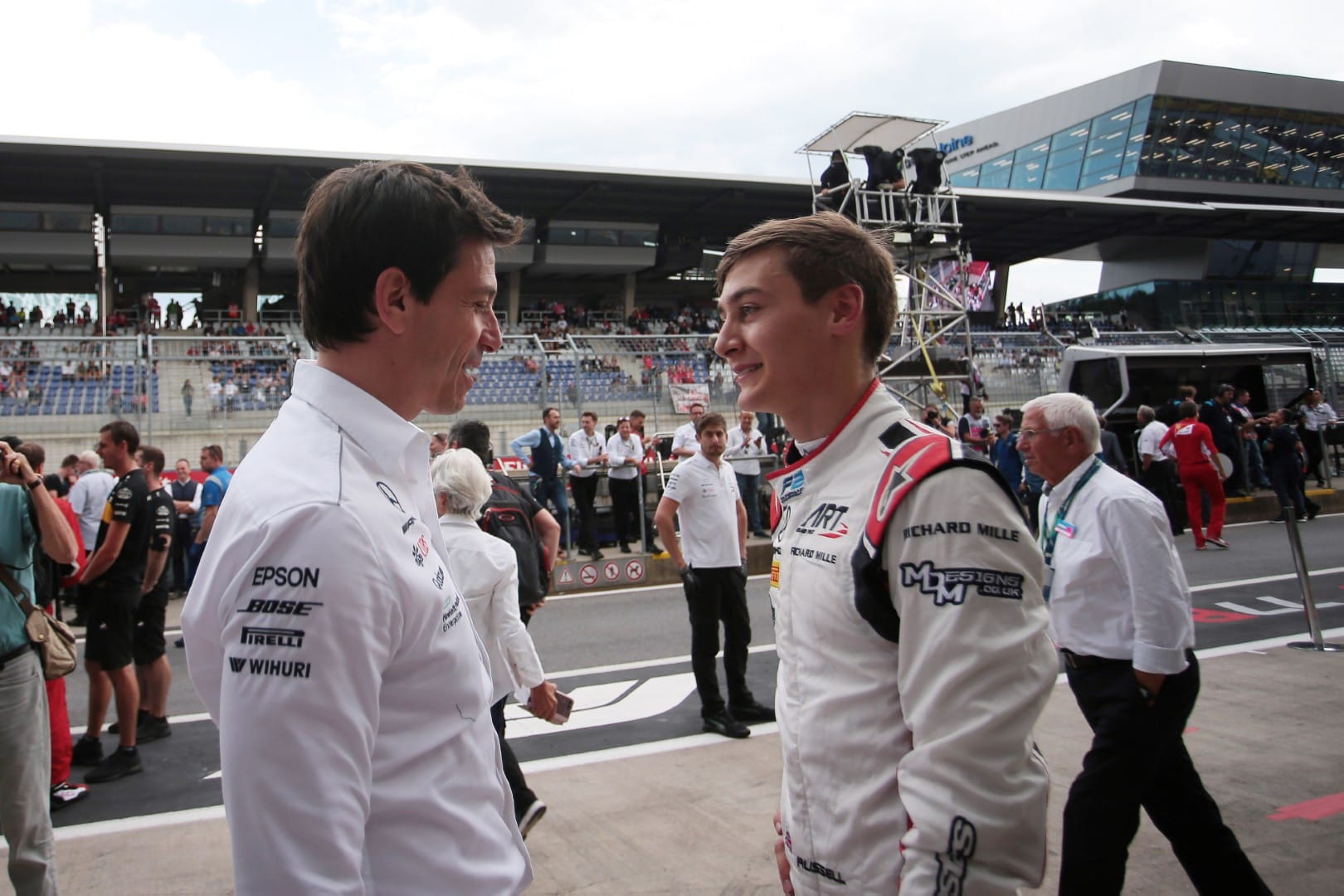 La poursuite de Verstappen par Mercedes inquiétait plus Russell qu'il ne l'admettait