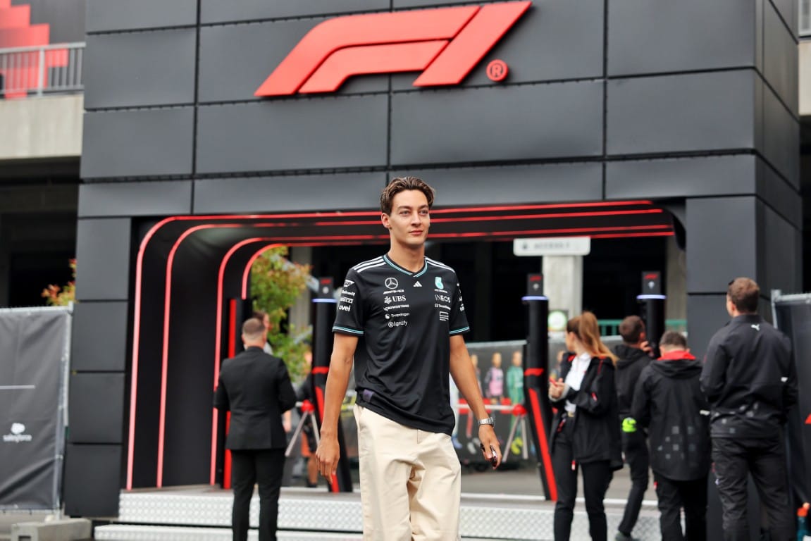 La poursuite de Verstappen par Mercedes inquiétait plus Russell qu'il ne l'admettait