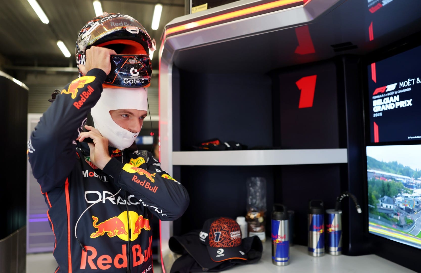 La poursuite de Verstappen par Mercedes inquiétait plus Russell qu'il ne l'admettait