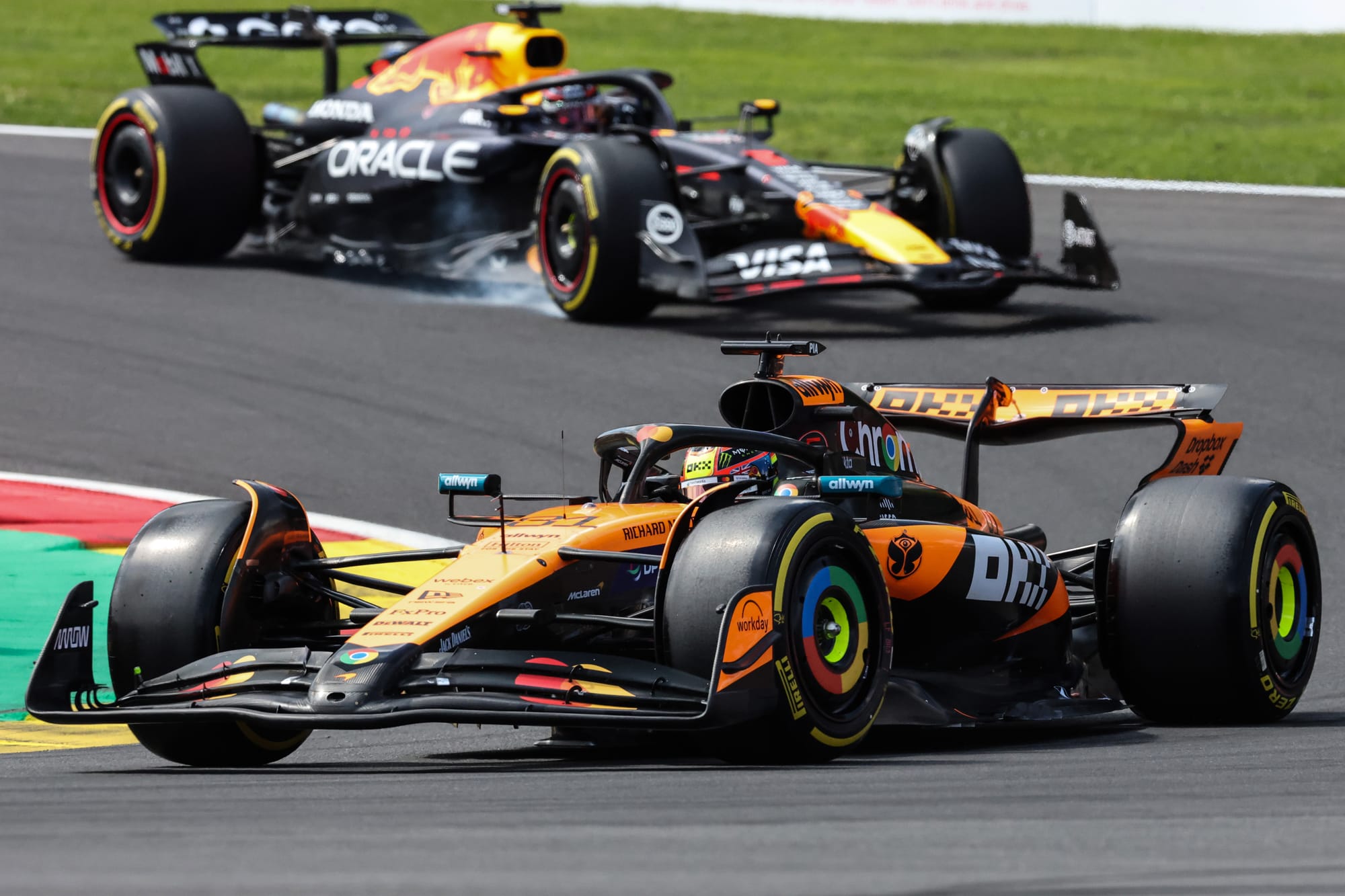 Pourquoi la McLaren surprend Verstappen : Analyse d’un atout méconnu en F1