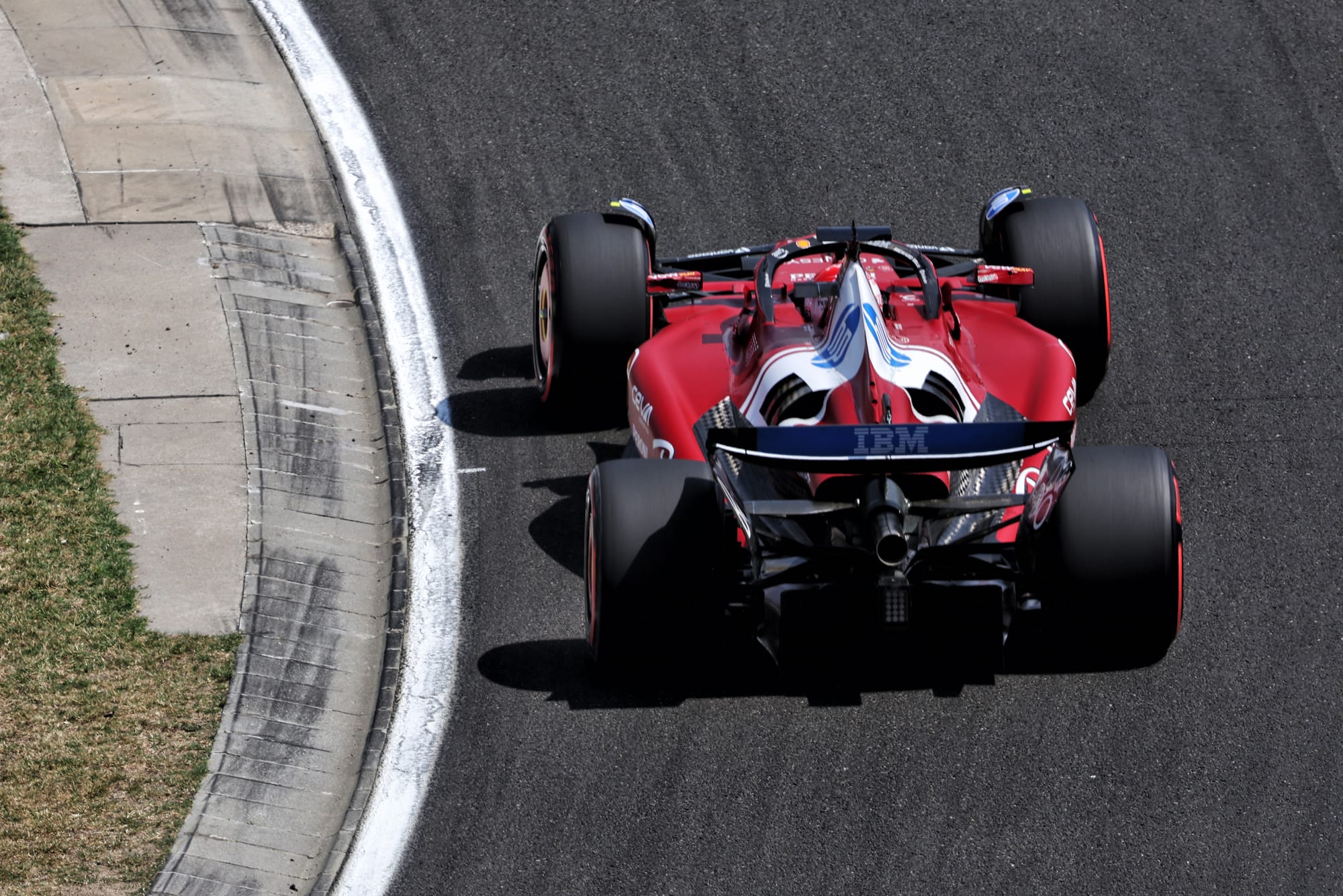 Les 5 facteurs clés derrière la pole position surprise de Leclerc au Grand Prix de Hongrie 🚦
