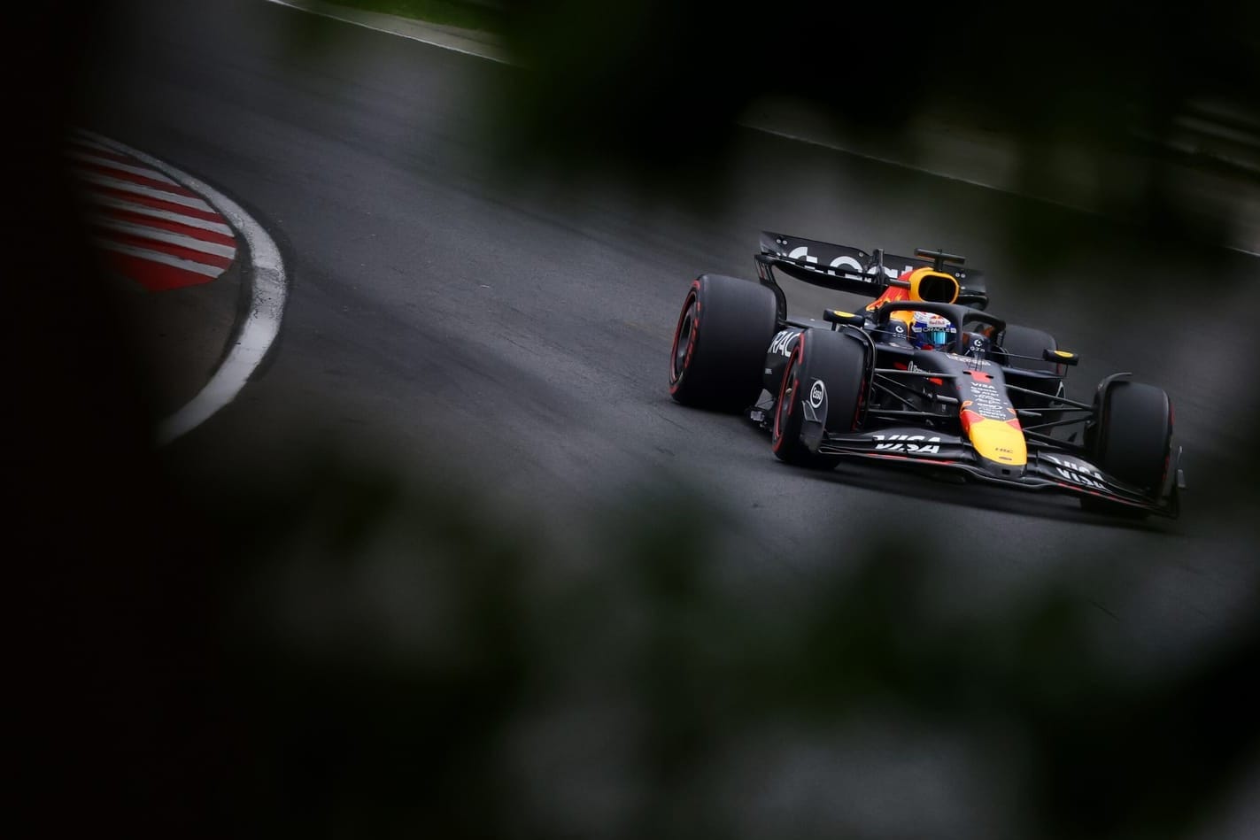 Red Bull en difficulté en F1 2025 : Comment McLaren s’impose et quelles leçons retenir 🚦