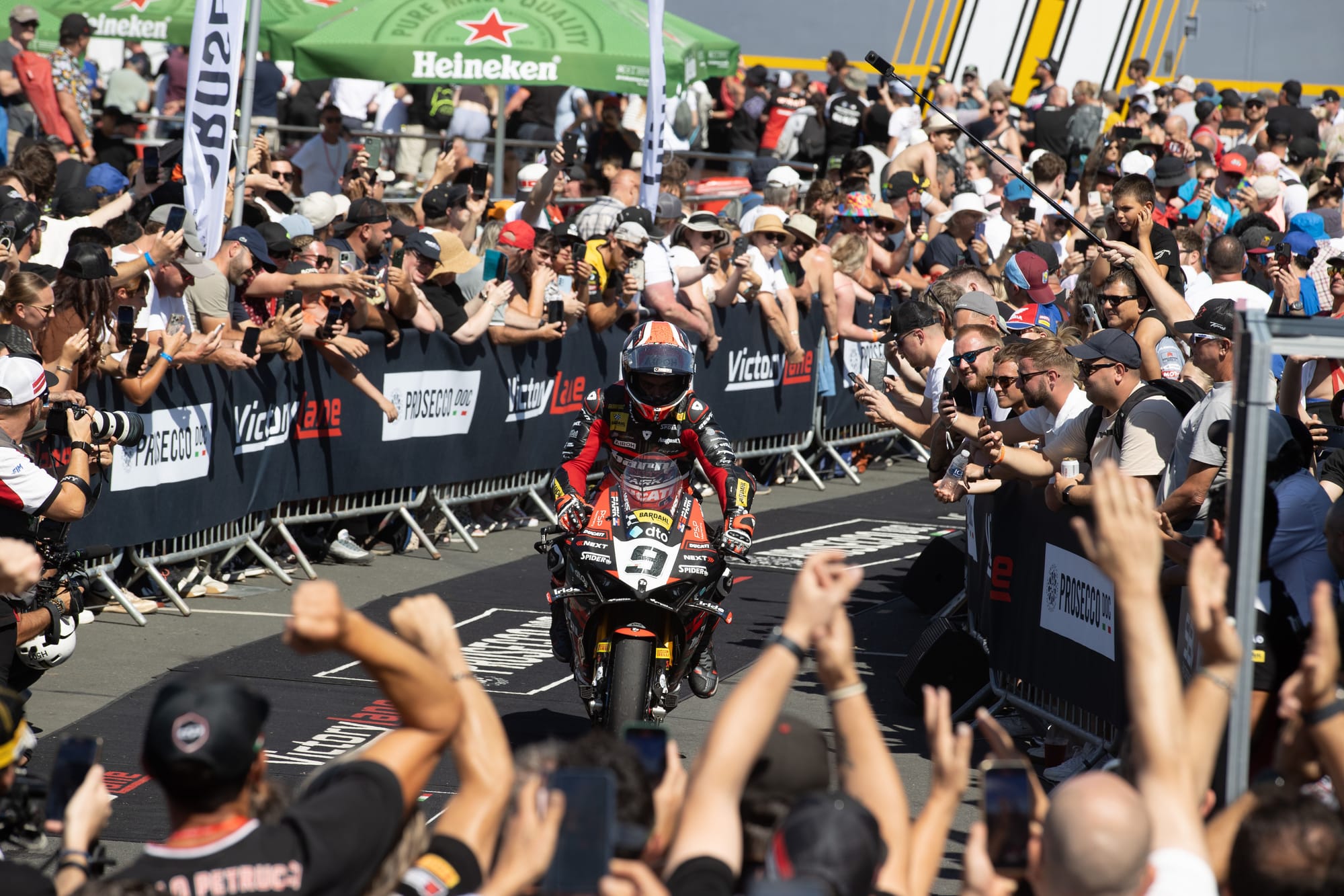 BMW choisit Petrucci pour remplacer Razgatlioglu qui part en MotoGP