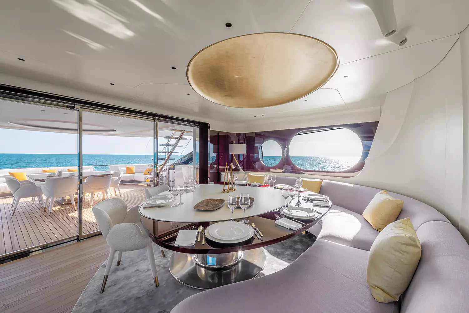 Lounge et salle à manger sur le pont supérieur