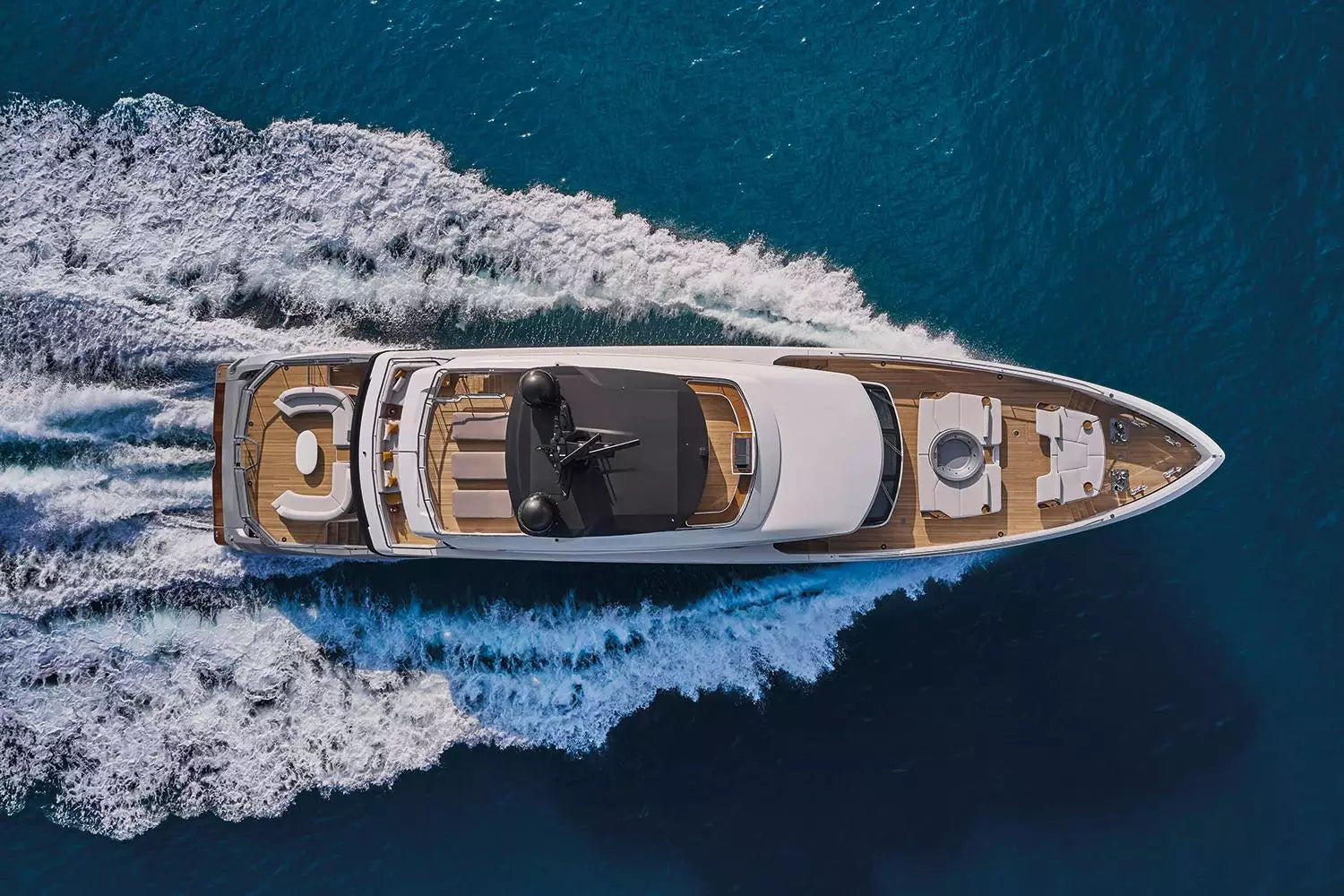 Yacht Grande Trideck d'Azimut en navigation