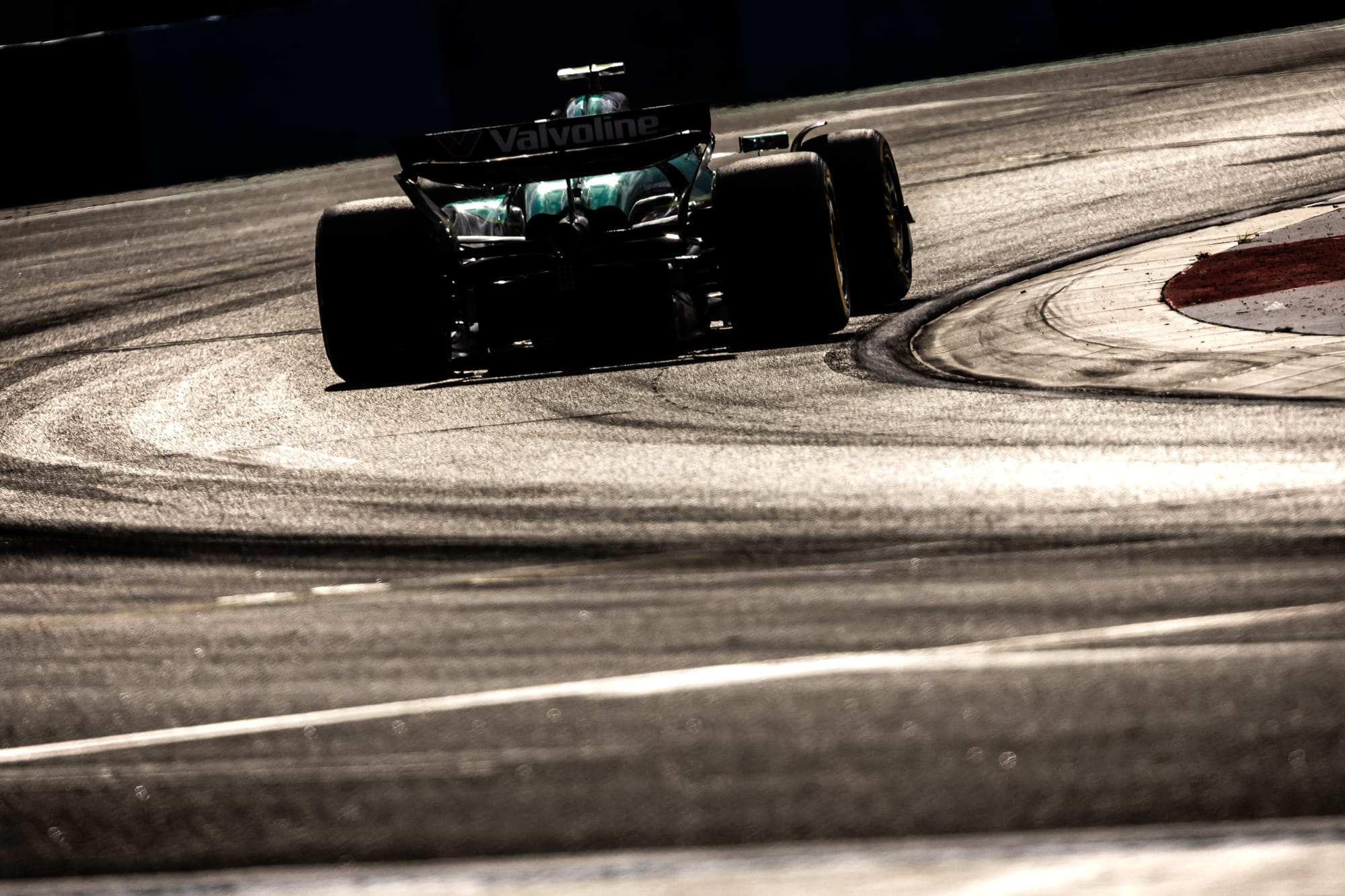 Aston Martin F1 : L’Innovation Sans Compromis, Les Secrets de la Méthode Cowell 🚀