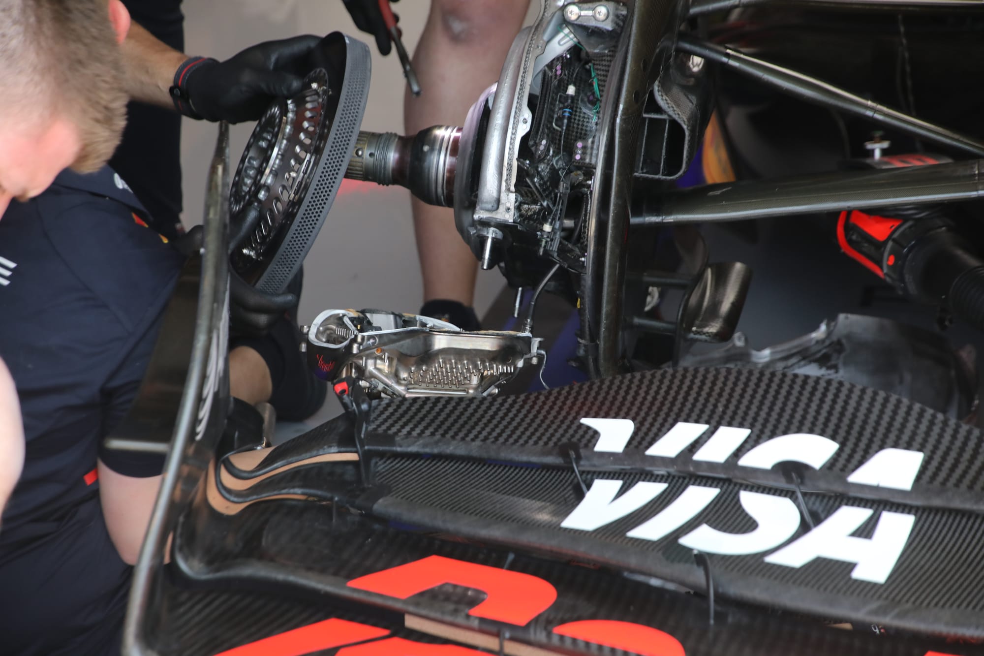 Composants techniques cruciaux en F1 : illustration de l'équipement de freinage