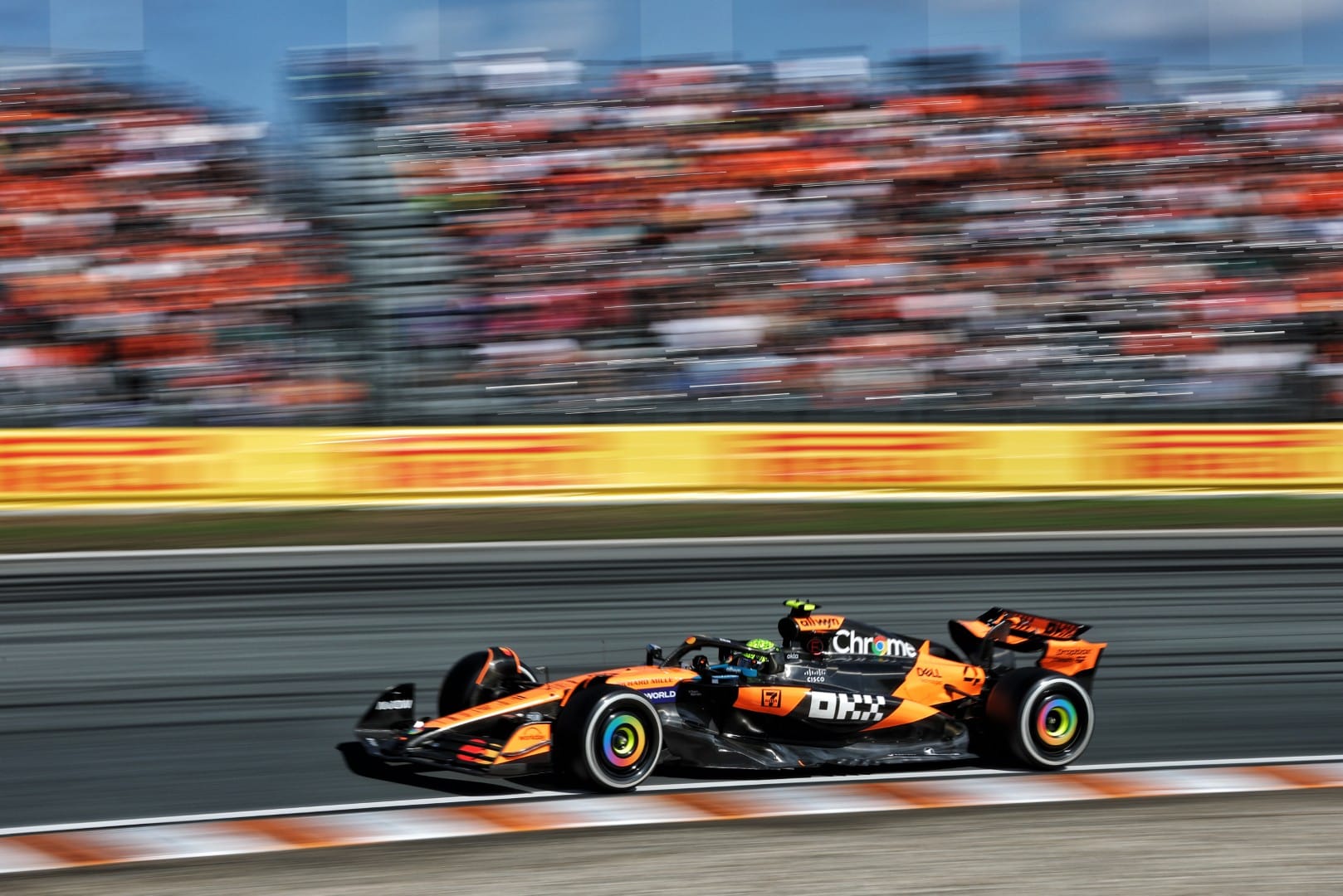 🏁 McLaren surclasse la concurrence lors des essais finaux du GP des Pays-Bas : Norris domine et la course s'annonce spectaculaire !