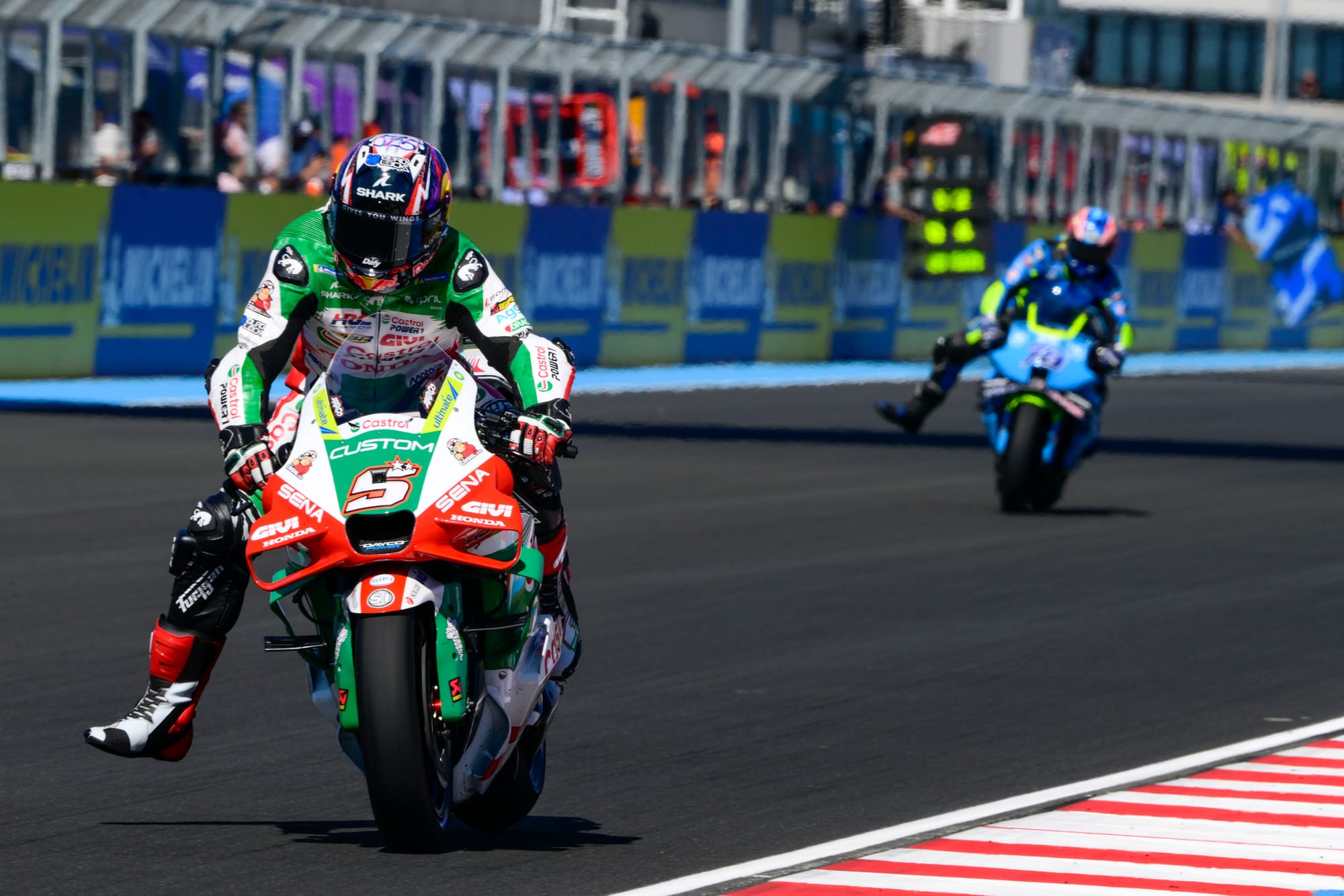 Johann Zarco célÚbre son podium MotoGP avec LCR Honda