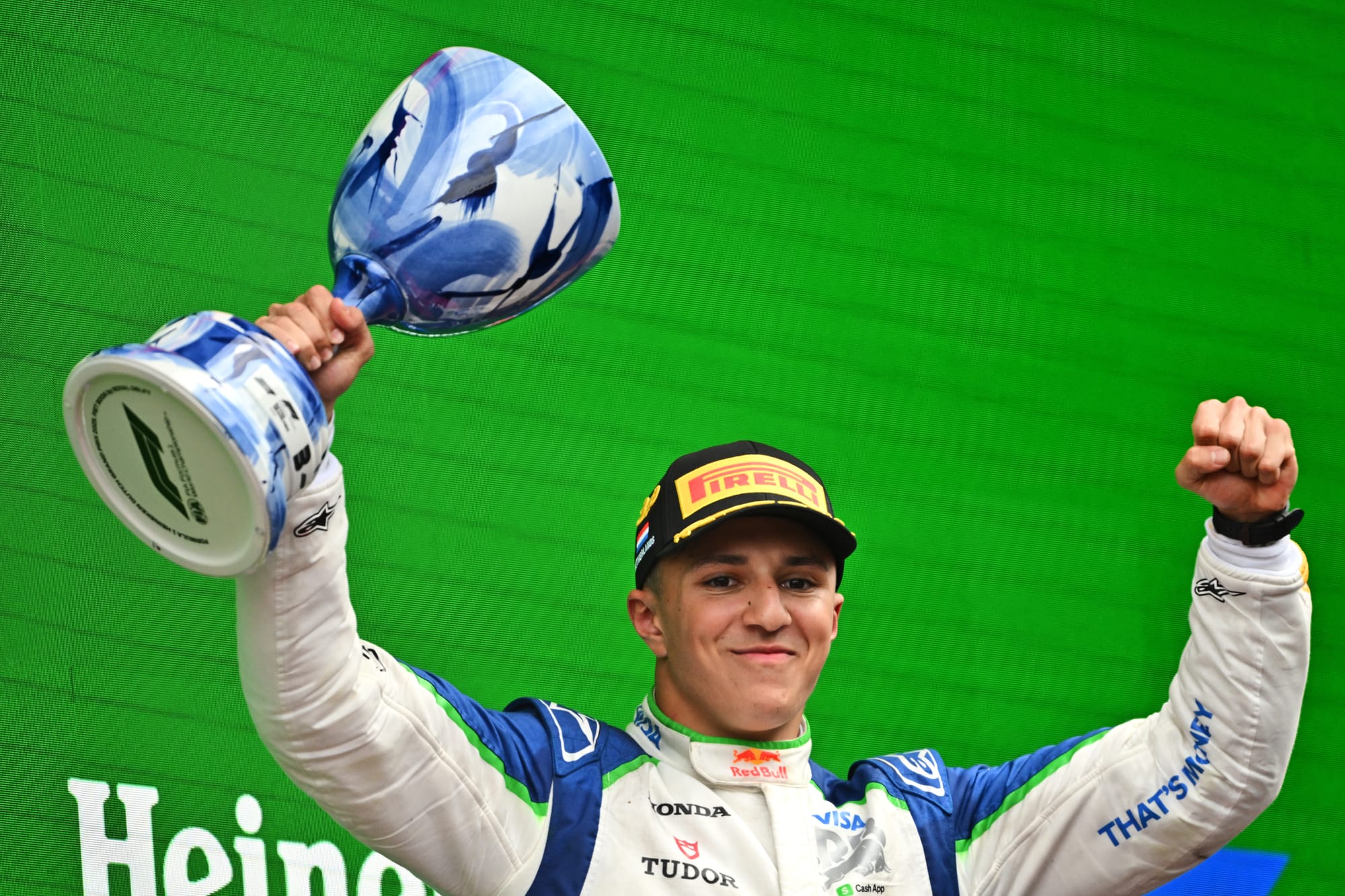 Hadjar se rapproche d'un volant Red Bull