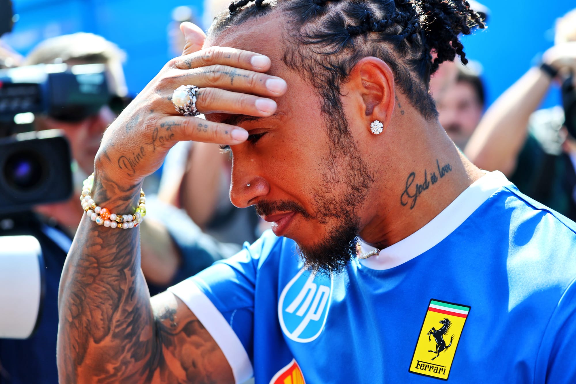 Hamilton et Ferrari à Monza : Pénalité, rebond et défi d’une saison tourmentée 🚦